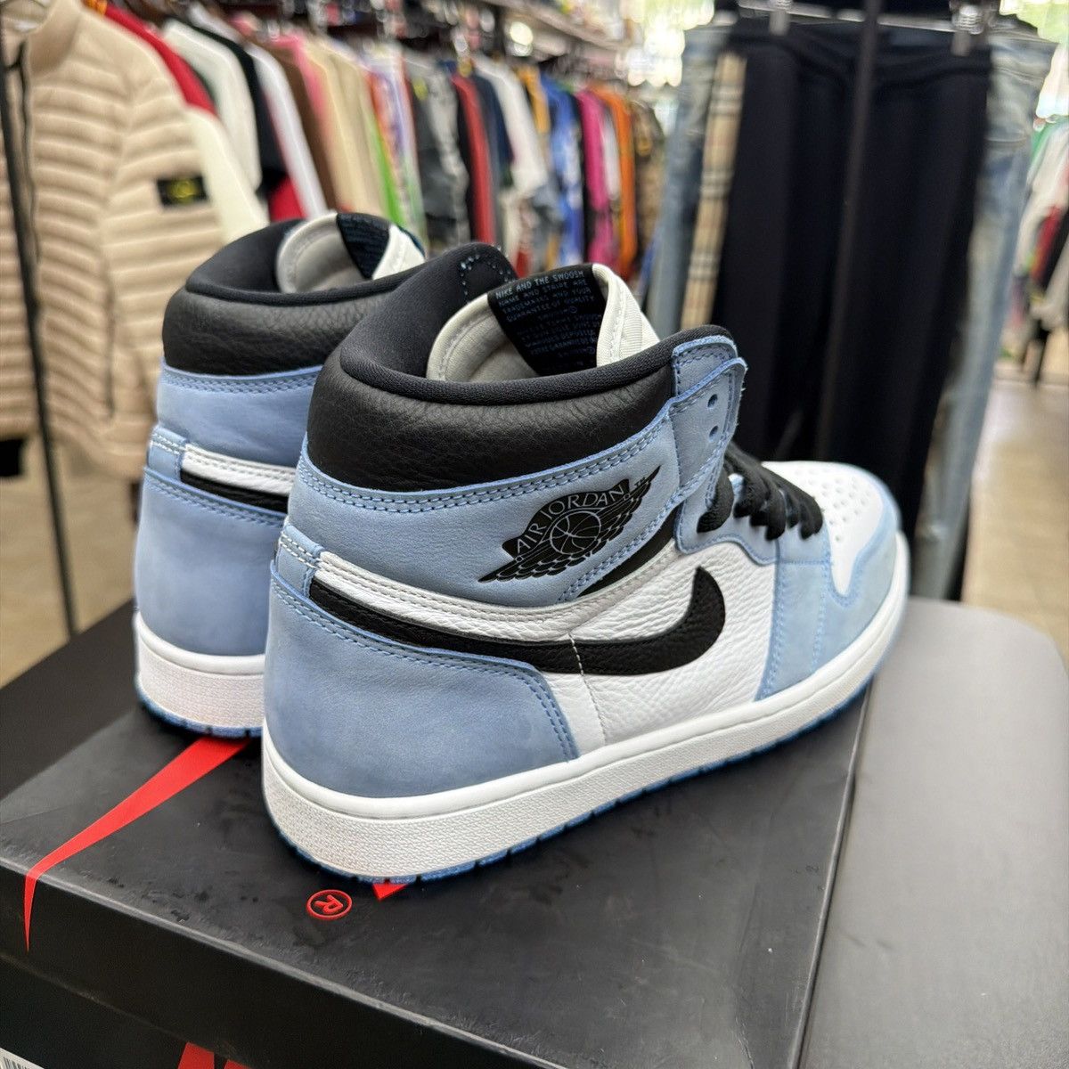 Jordan Brand Air Jordan 1 Retro High OG University Blue size 10.5 mens Size US 10.5 / EU 43-44 - 21 Thumbnail