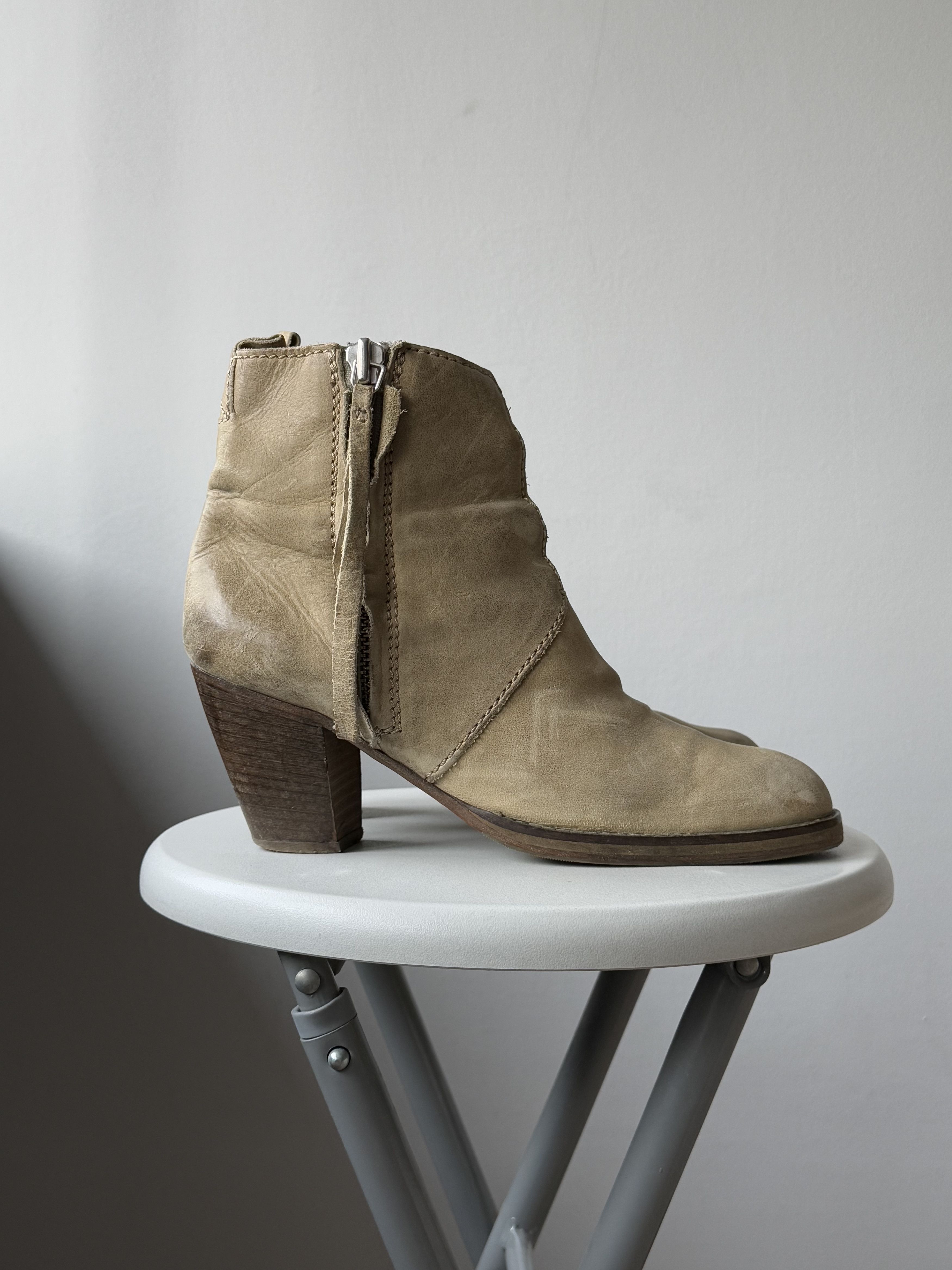 Acne Studios Acne Studios Pistol Taupe Beige Side Zip Ankle Heel Boots Size US 9 / IT 39 - 2 Thumbnail