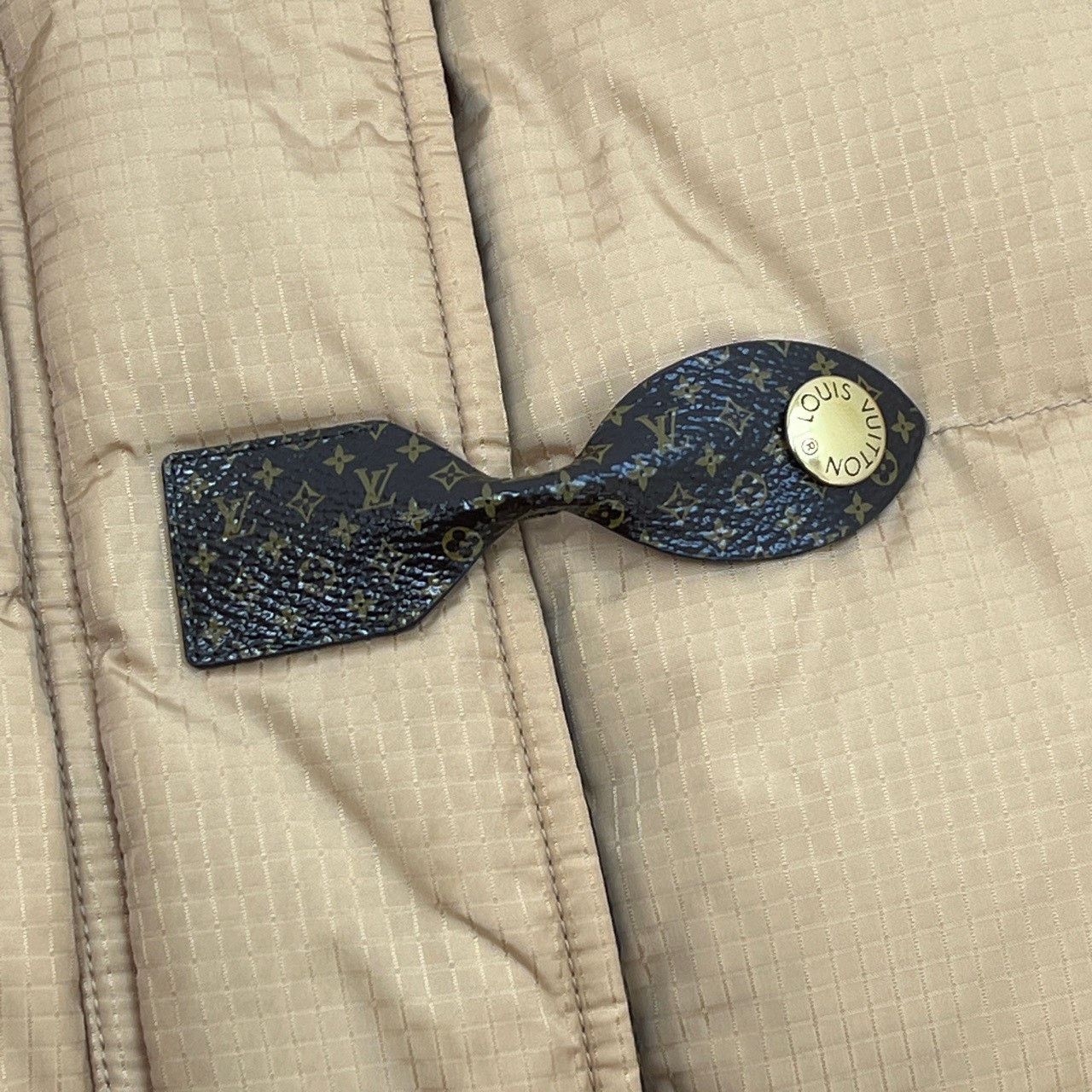 Louis Vuitton Louis Vuitton Brown classic leather logo button down jacket Size US S / EU 44-46 / 1 - 8 Thumbnail