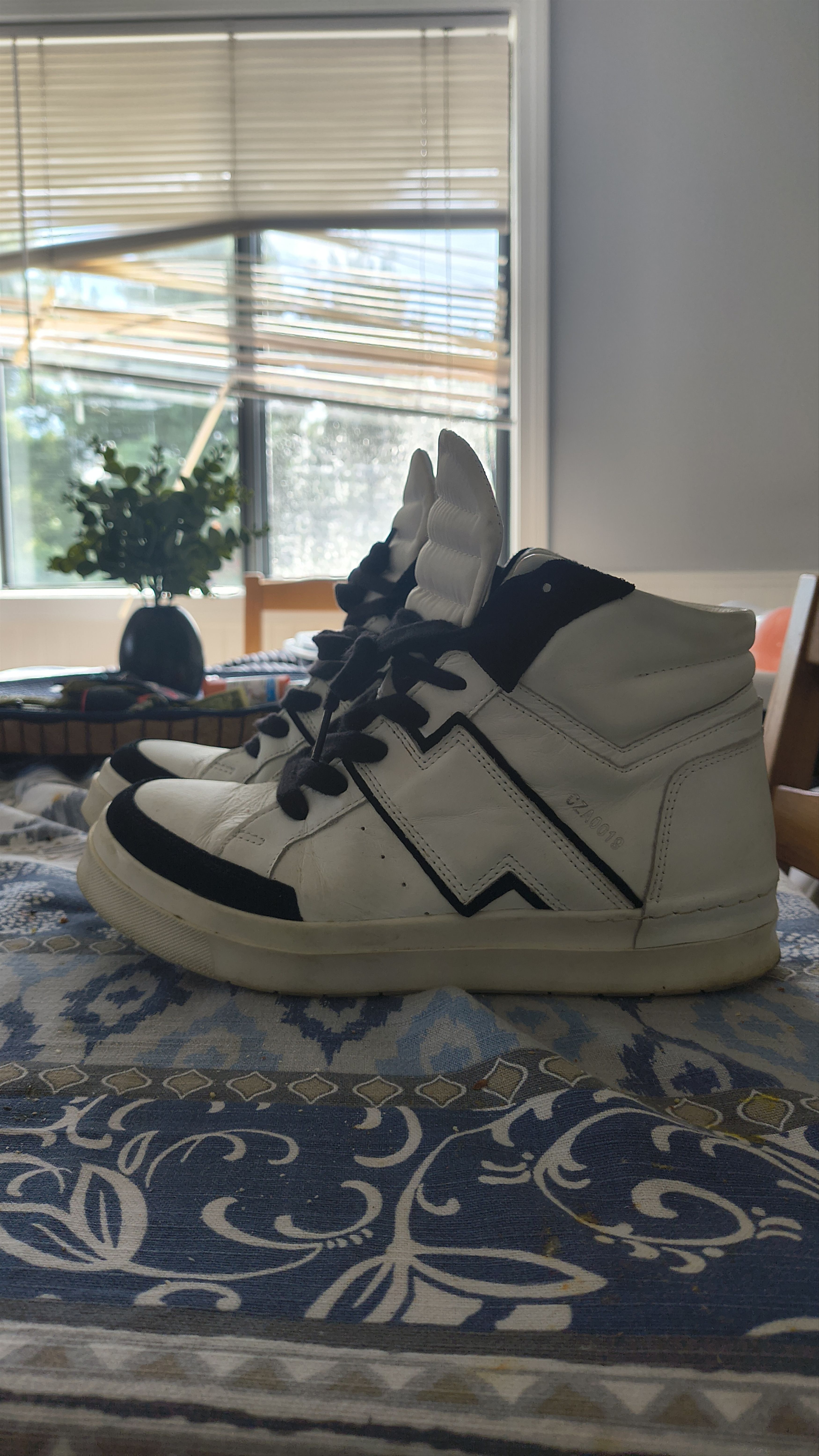Cinzia Araia Cinzia araia mens high top leather sneaker Size US 8 / EU 41 - 2 Thumbnail