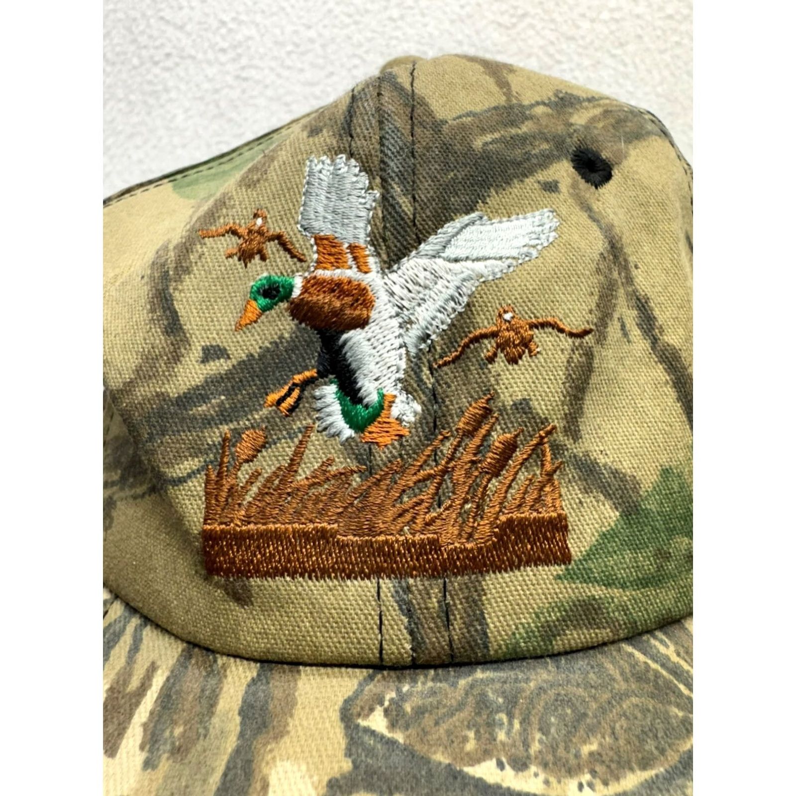Realtree VINTAGE Realtree Camouflage Hat Duck Embroidery Camouflage Baseball Cap Men's Osfm Green Hunting Pre-Owned Like New Size ONE SIZE - 5 Thumbnail