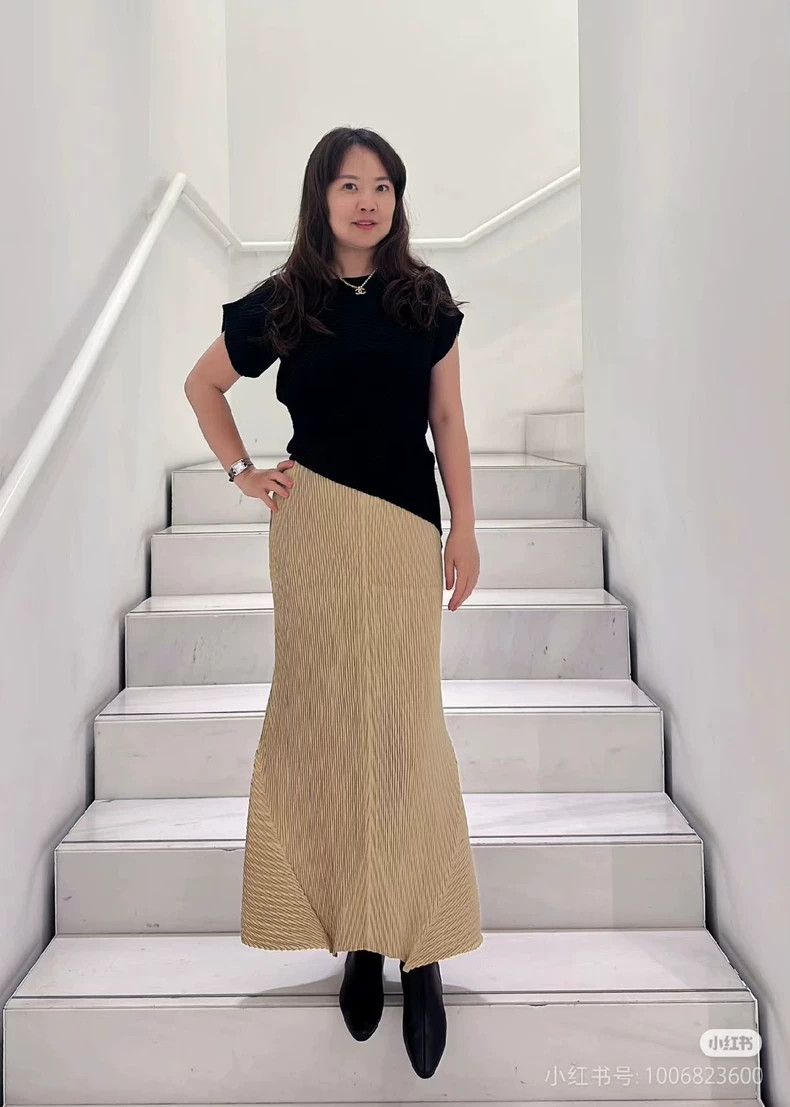 Issey Miyake Issey Miyake size:2 Beige new fish-scale skirt Size 23" - 2 Thumbnail