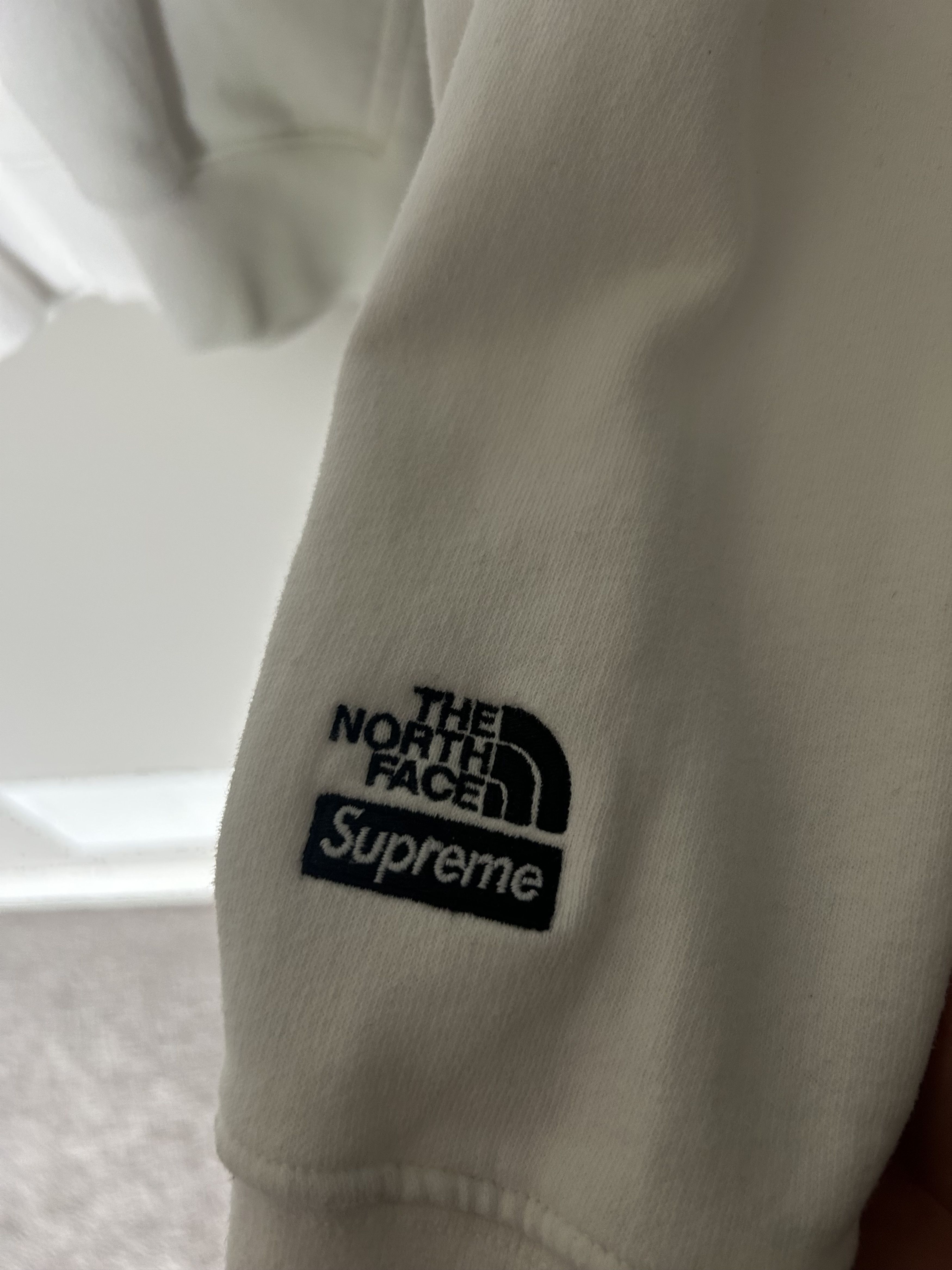 Supreme × The North Face Supreme x The North Face Lenticular Mountains Size US M / EU 48-50 / 2 - 5 Thumbnail