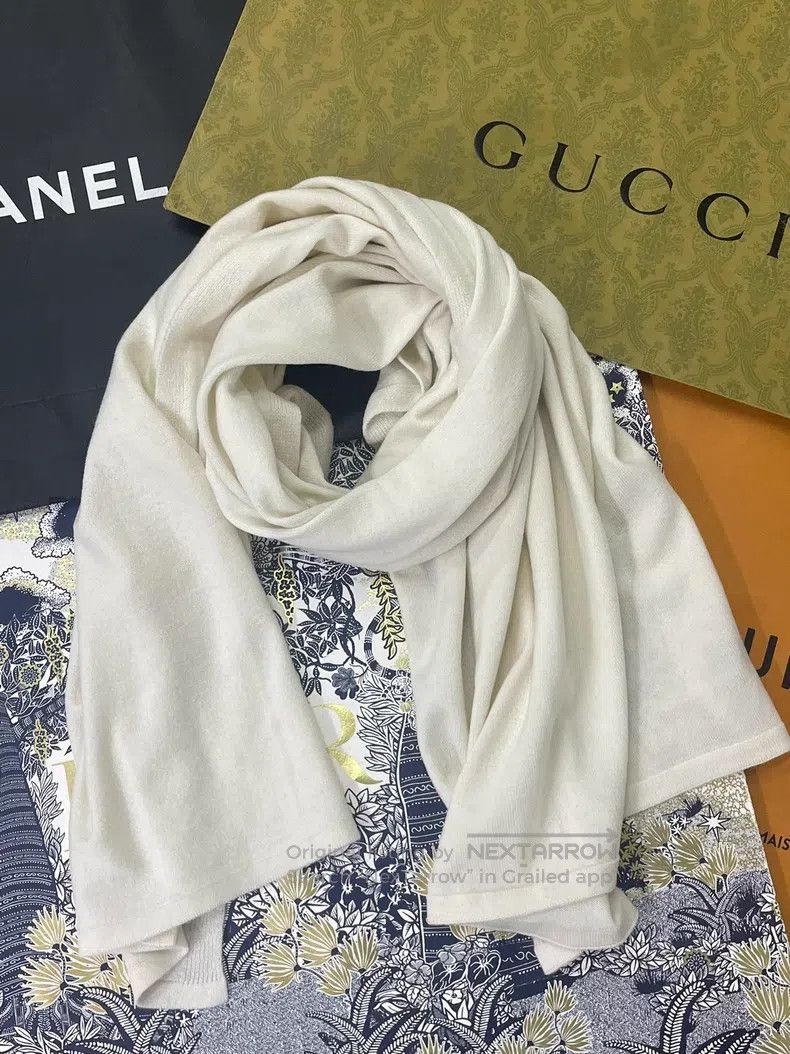 Chanel Chanel Beige double C rhinestone large scarf Size ONE SIZE - 4 Thumbnail