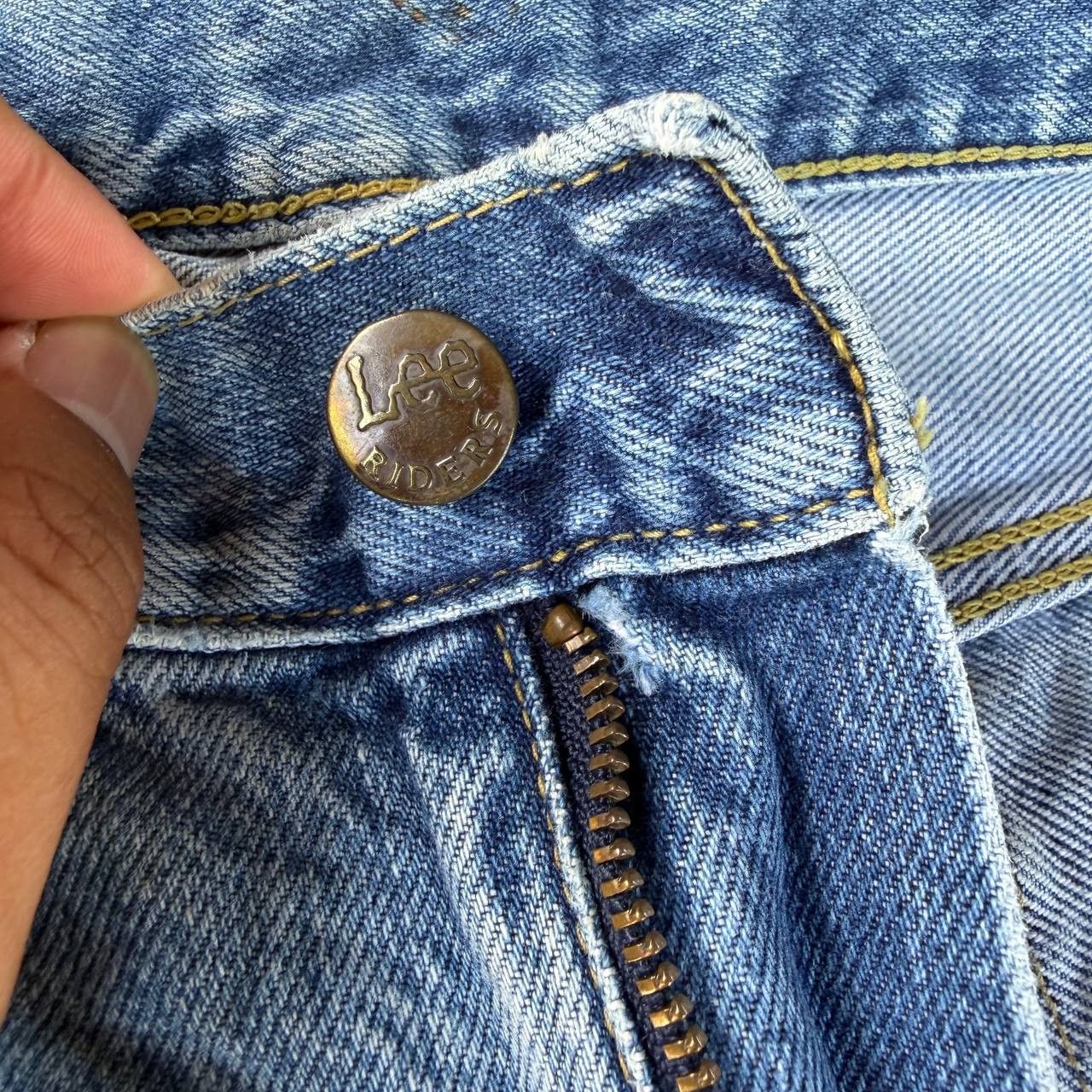Lee Vintage 90s LEE RIDERS Japan Faded Bluewash Light Whiskering Size US 28 / EU 44 - 6 Thumbnail