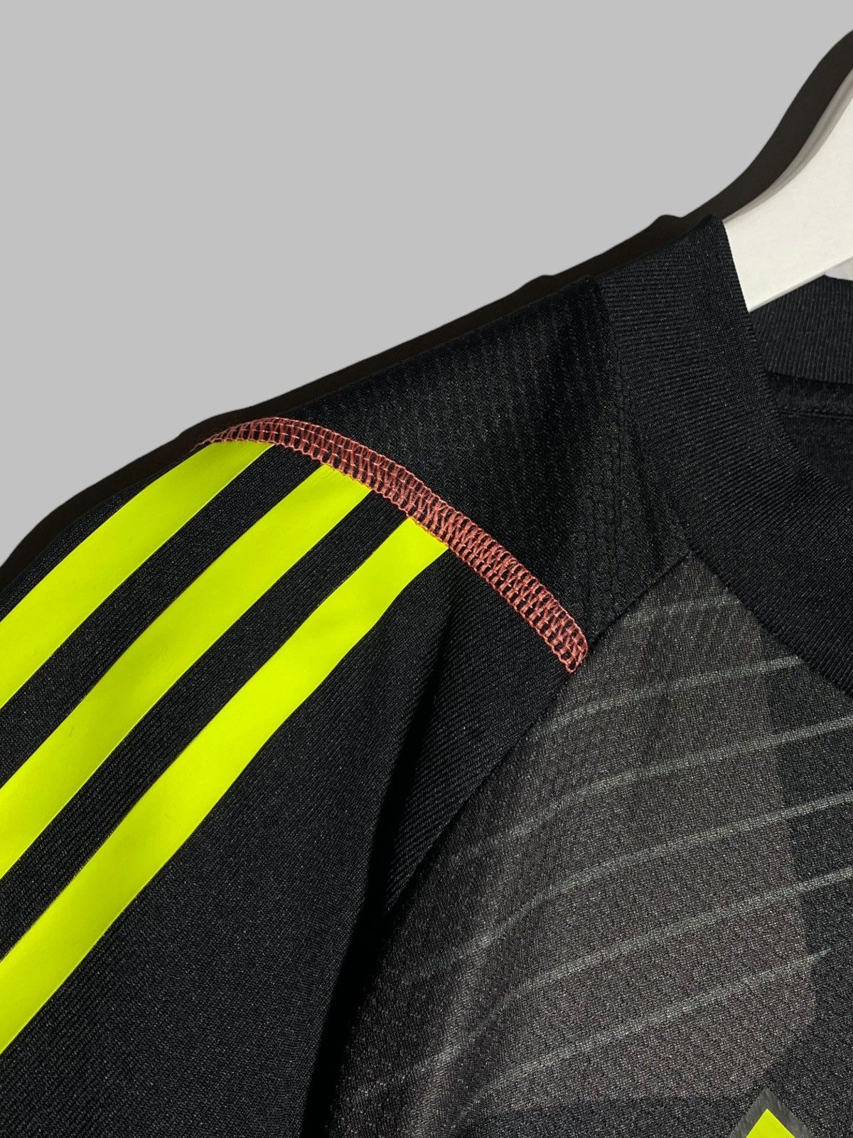 Adidas Adidas Benfica 2024 Goalkeeper Football Shirt Size US L / EU 52-54 / 3 - 8 Thumbnail