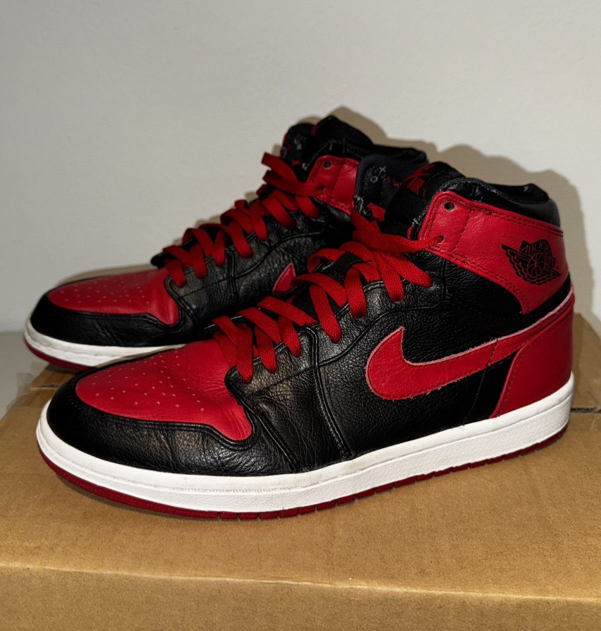 Jordan Brand 2011 BANNED JORDAN 1 (RARE) Size US 10.5 / EU 43-44 - 2 Thumbnail