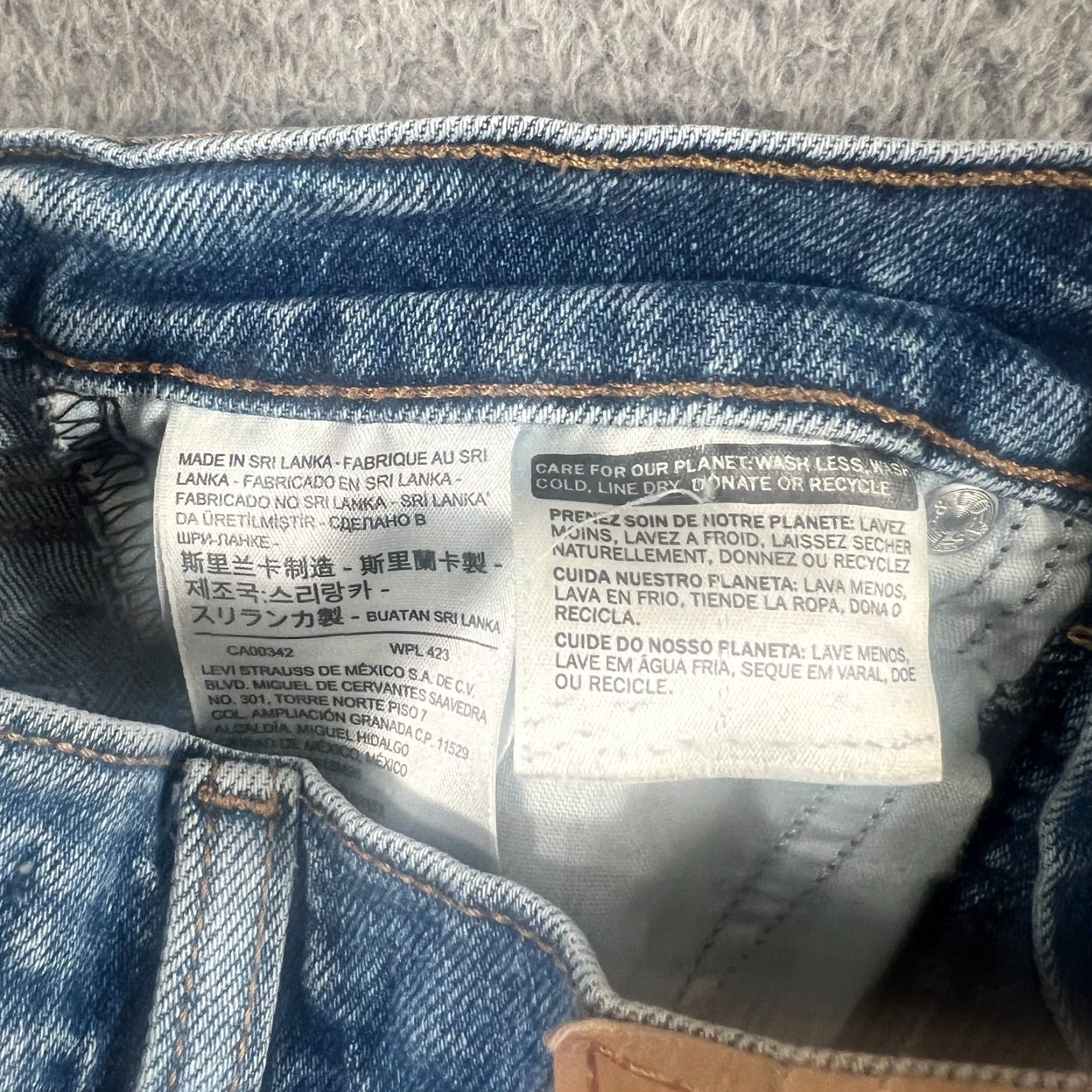 Levi's Levi's Wedgie Skinny Jeans Women's Size 25 Medium Wash Blue Denim Button Fly Distressed Size 42" / US 20 - 7 Thumbnail