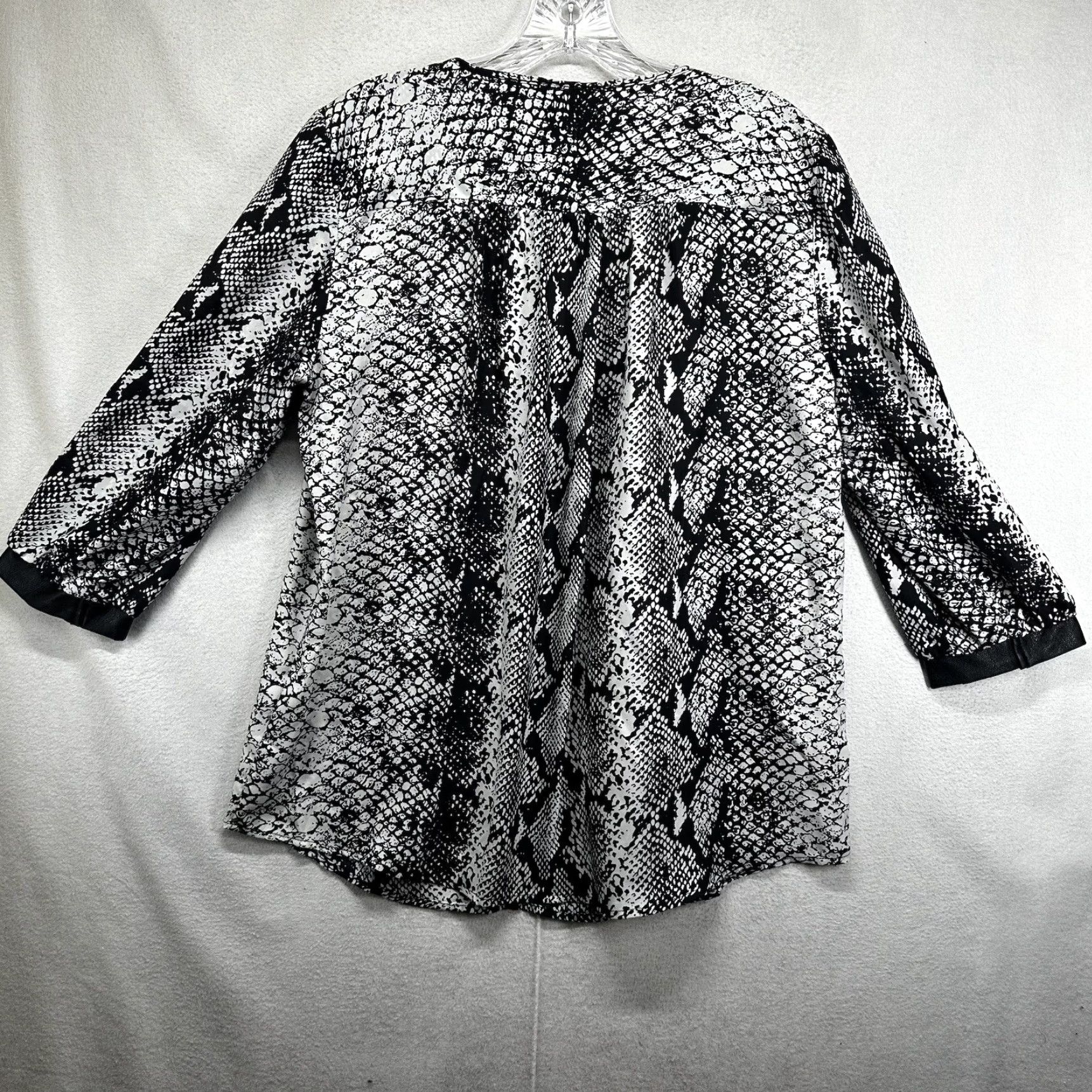 Vintage ECI Women’s Blouse Shirt Long Sleeve V-Neck Pullover Black Animal Print Tunic Medium Size M / US 6-8 / IT 42-44 - 2 Thumbnail