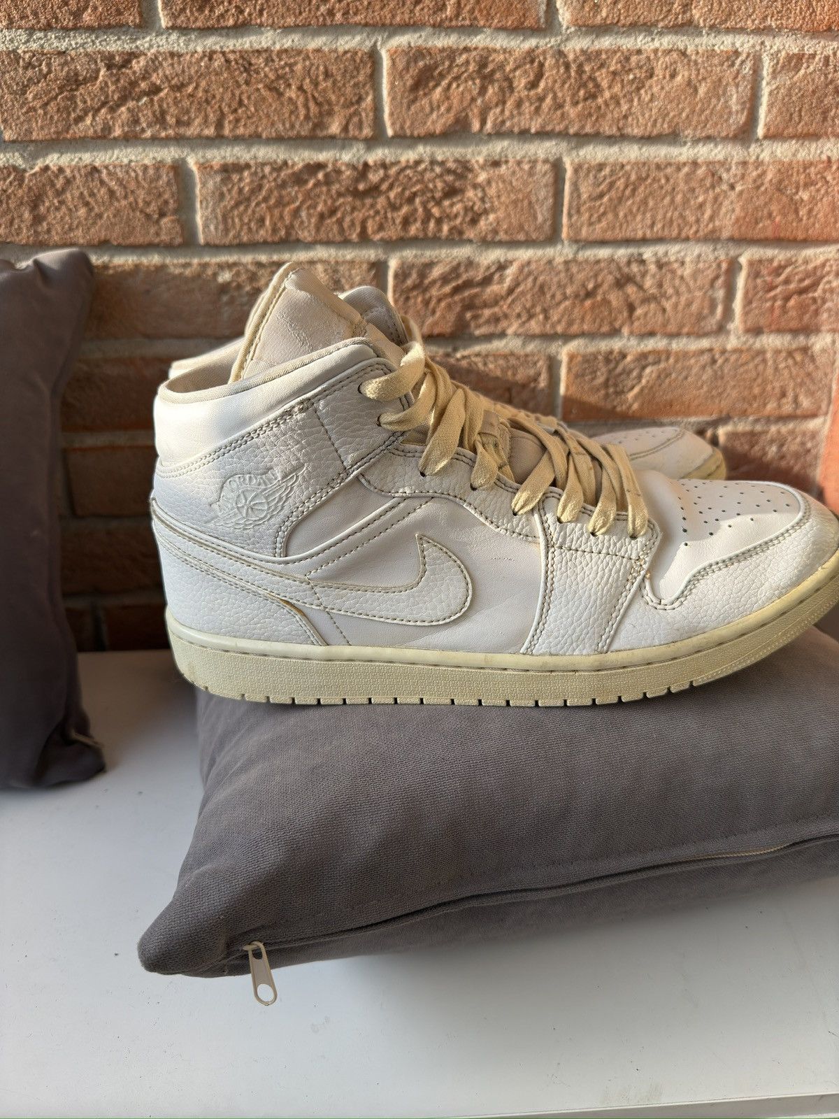 Air Jordan 1 Mid White
