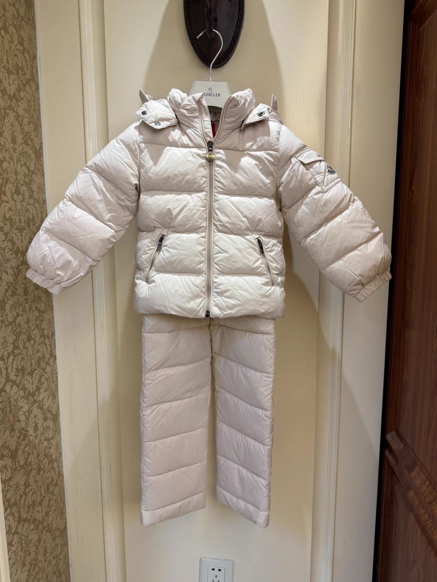 Moncler Moncler Kids Light Pink 3T Puffer Jacket No Collar Size XS / US 0-2 / IT 36-38 - 1 Thumbnail