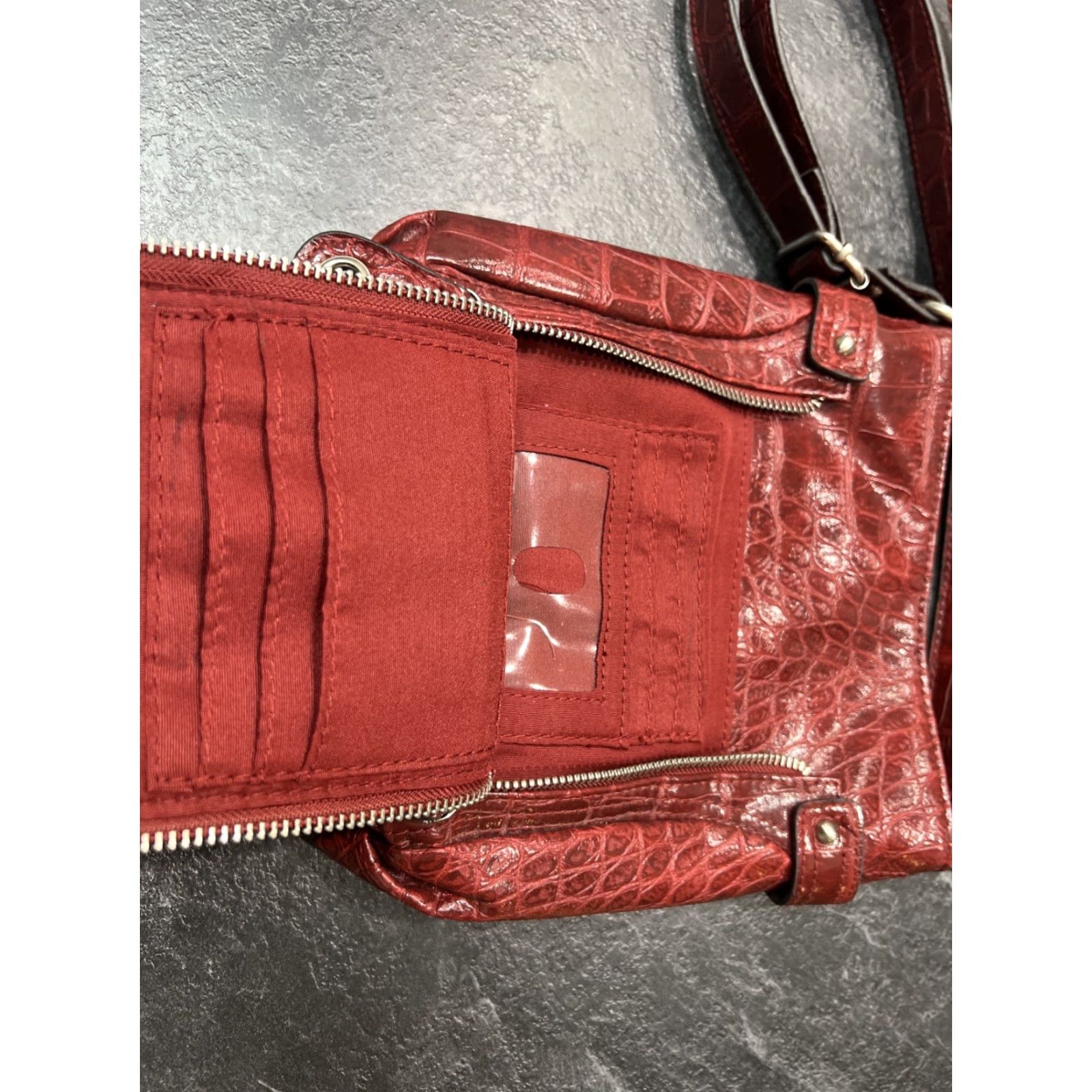 Vintage Bueno Crossbody Bag Women’s Burgundy Red Faux Leather Crocodile Pattern Medium Adjustable Strap Size ONE SIZE - 4 Thumbnail
