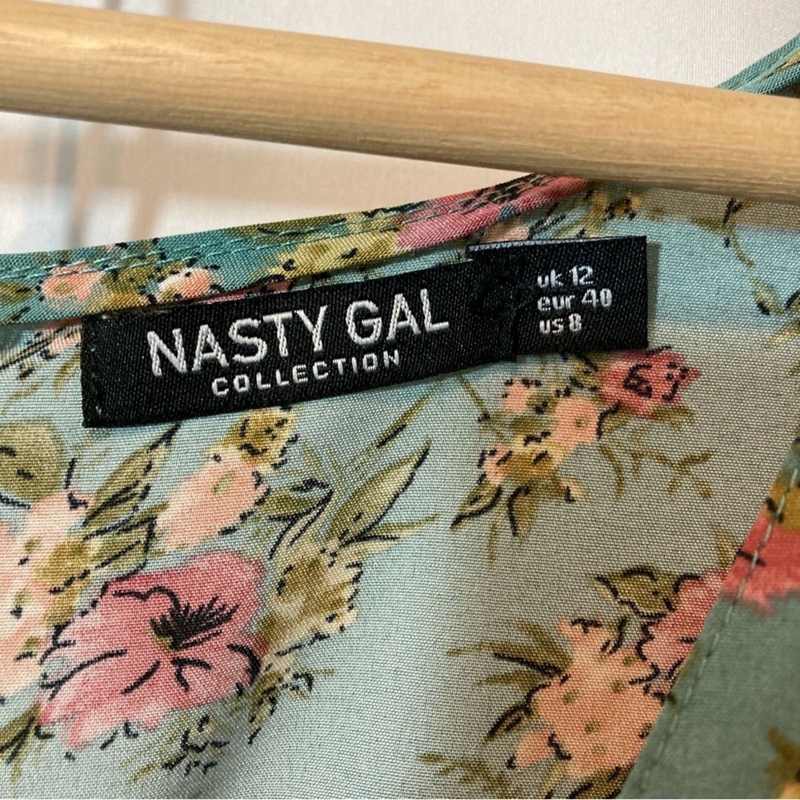 Nasty Gal Nasty Gal Floral Crossover V-Neck Flounce Slit Mini Dress Size M / US 6-8 / IT 42-44 - 4 Thumbnail