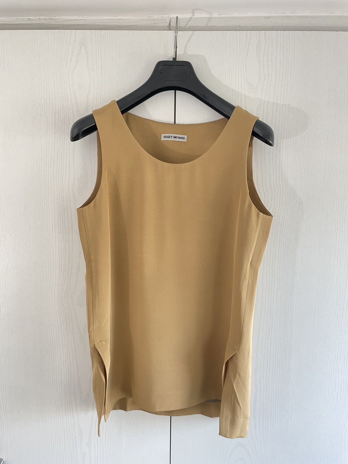 Issey Miyake 100% Silk Sleeveless Top