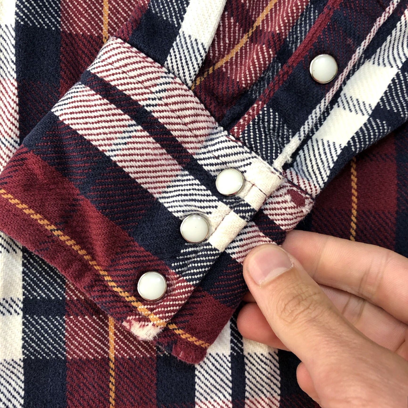 Wrangler VINTAGE Wrangler Western Shirt Mens M Red Plaid Cotton Flannel Pearl Snap Casual Workwear 80s 90s Cowboy Hipster Western Mens Medium Red Plaid Shirt Size US M / EU 48-50 / 2 - 4 Thumbnail