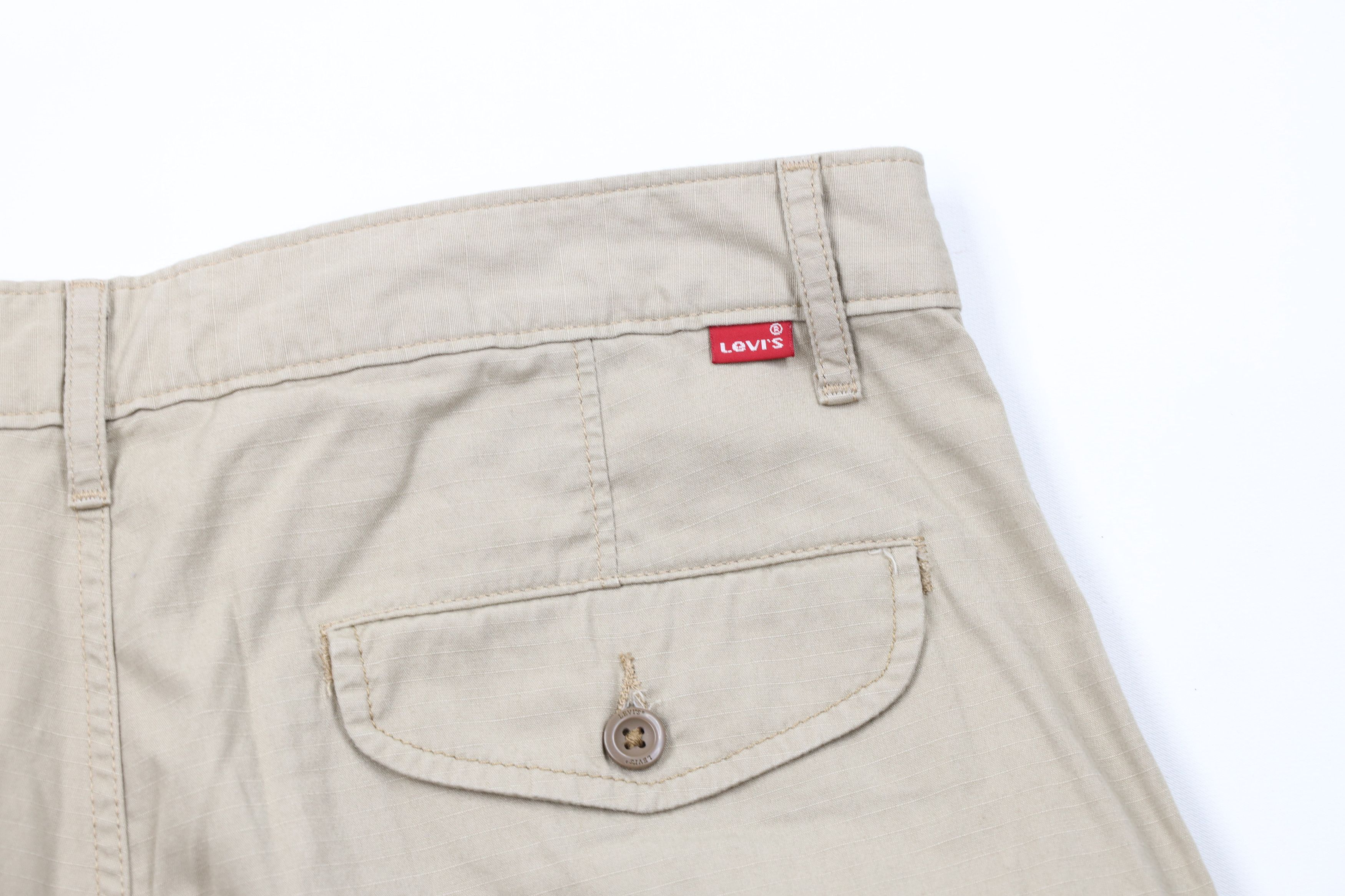 Levi's × Vintage Vintage Y2K Levis Relaxed Fit Cargo Shorts Beige Cotton Size US 32 / EU 48 - 12 Thumbnail