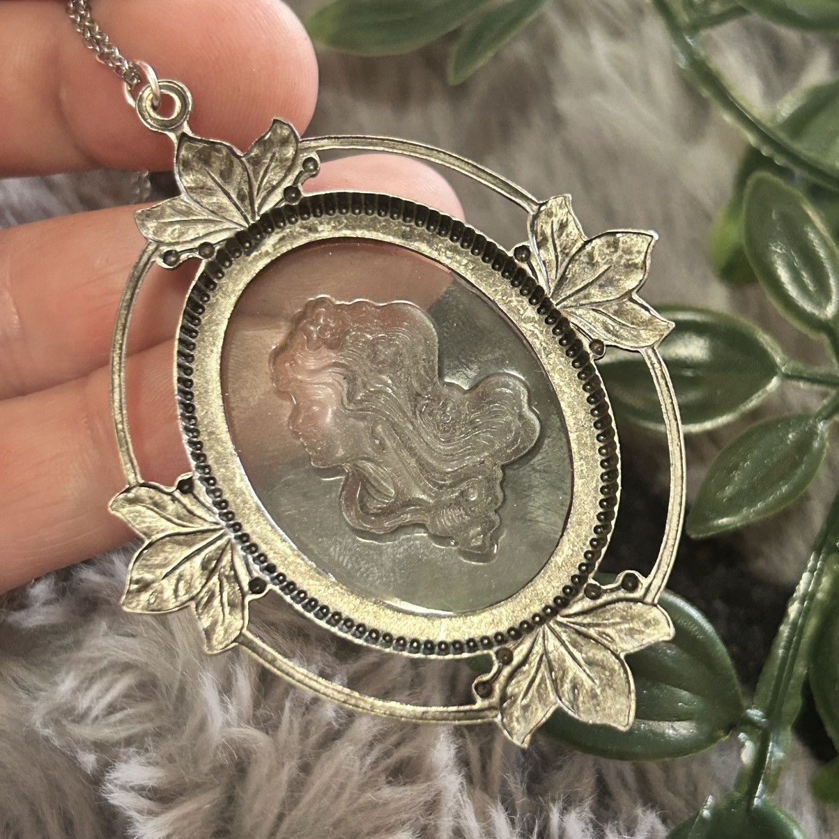 Vintage Vintage intaglio glass cameo on chain necklace Size ONE SIZE - 8 Thumbnail