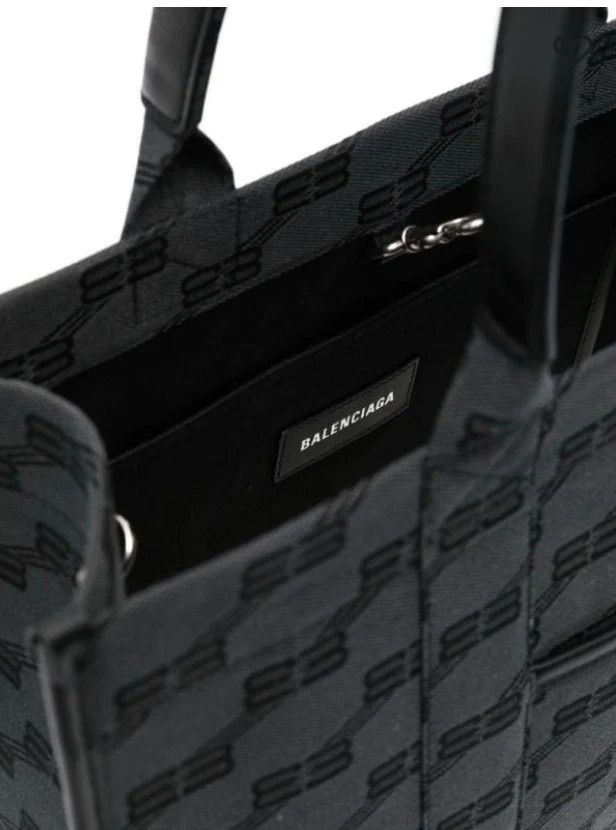 Balenciaga o1srvl11e1124 Size: OS / Hardware 2.0 Medium Tote Bag Size ONE SIZE - 4 Thumbnail