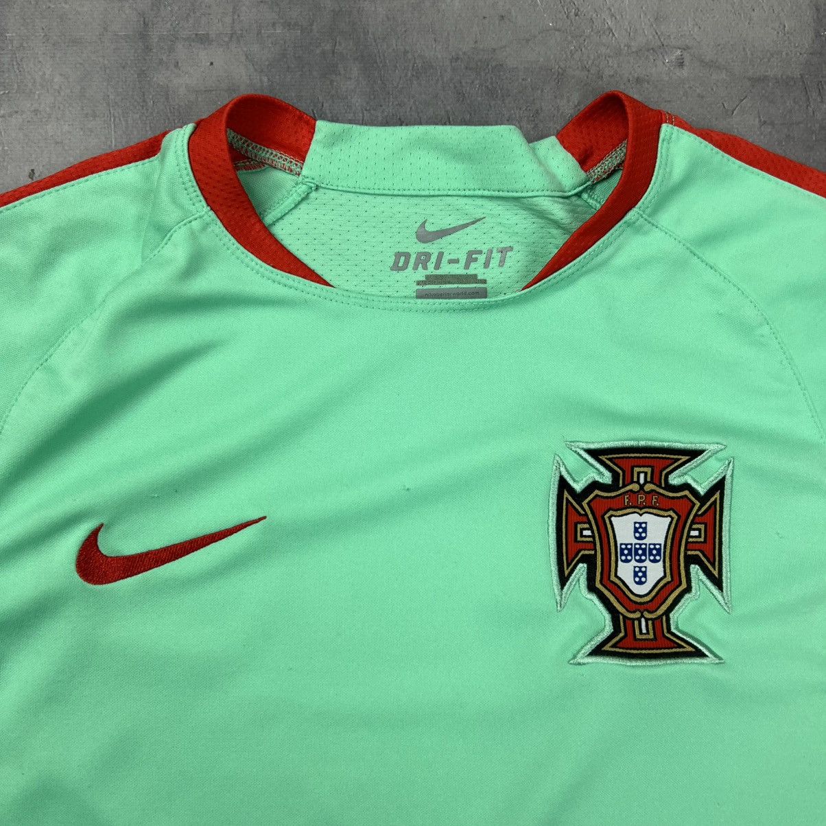 Other Rare! Portugal Nike Training Soccer Jersey Shirt 00s Size US S / EU 44-46 / 1 - 6 Thumbnail