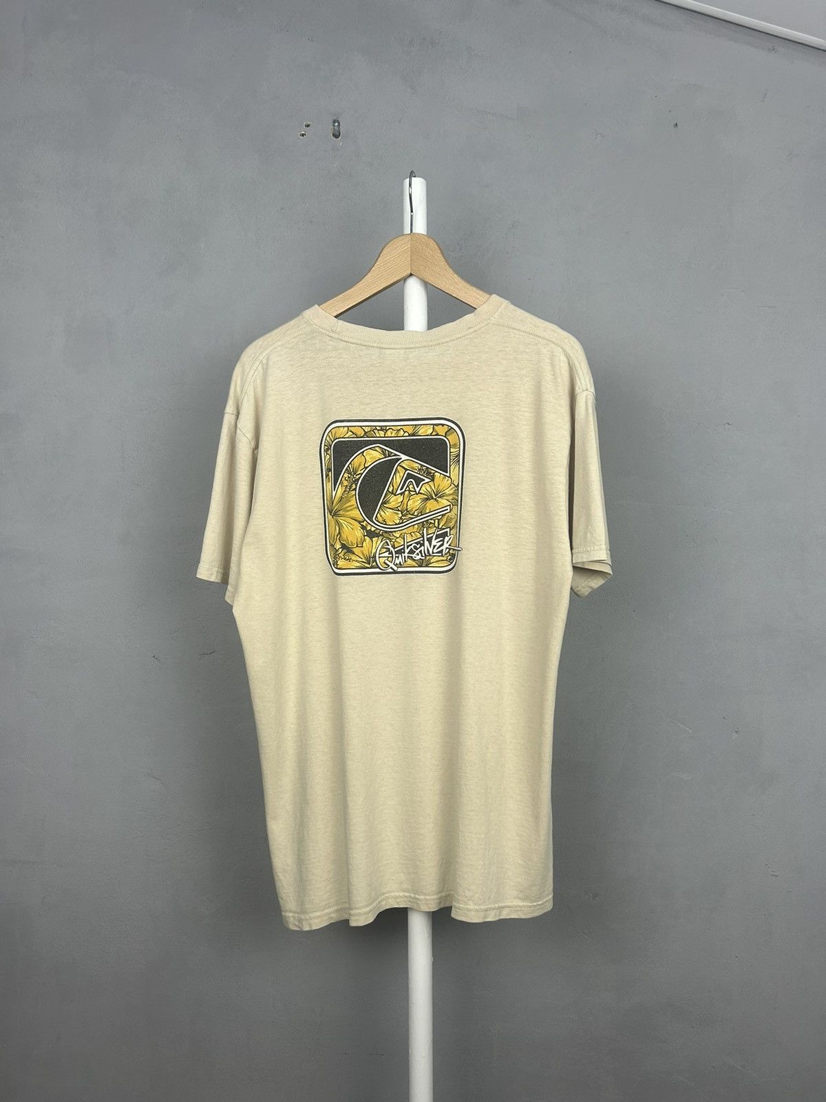 Quiksilver Quiksilver Floral Logo T Shirt Beige Back Print Surf Skate Size US M / EU 48-50 / 2 - 1 Thumbnail