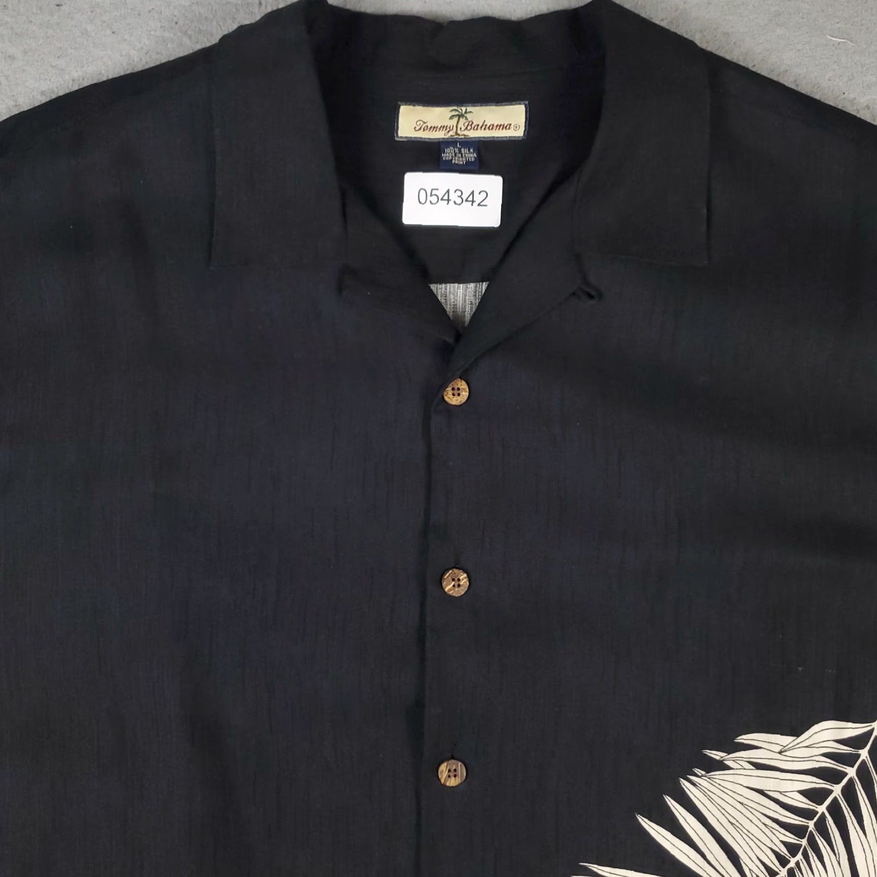 Tommy Bahama VINTAGE Tommy Bahama Mens Large Black Hawaiian Shirt Short Sleeve Floral Silk Casual Beach Tropical Size US L / EU 52-54 / 3 - 2 Thumbnail
