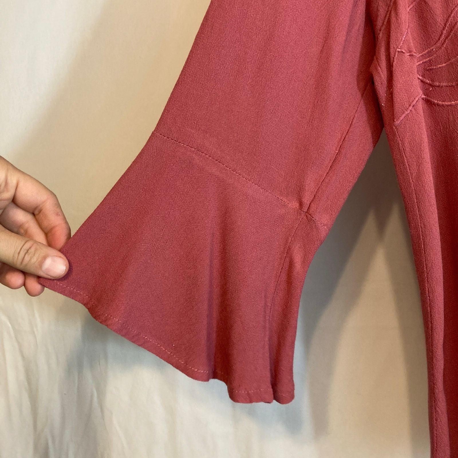 Other Intu Pink VNeck Floral Embroidery 3/4 Bell Sleeve Blouse Top Size L / US 10 / IT 46 - 6 Thumbnail