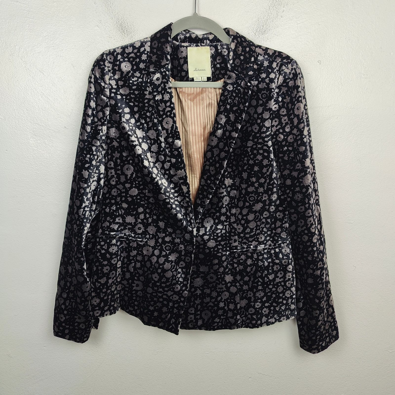 Anthropologie Anthropologie Elevenses Lumi Velvet Blazer 4 Black Gray Size S / US 4 / IT 40 - 1 Thumbnail