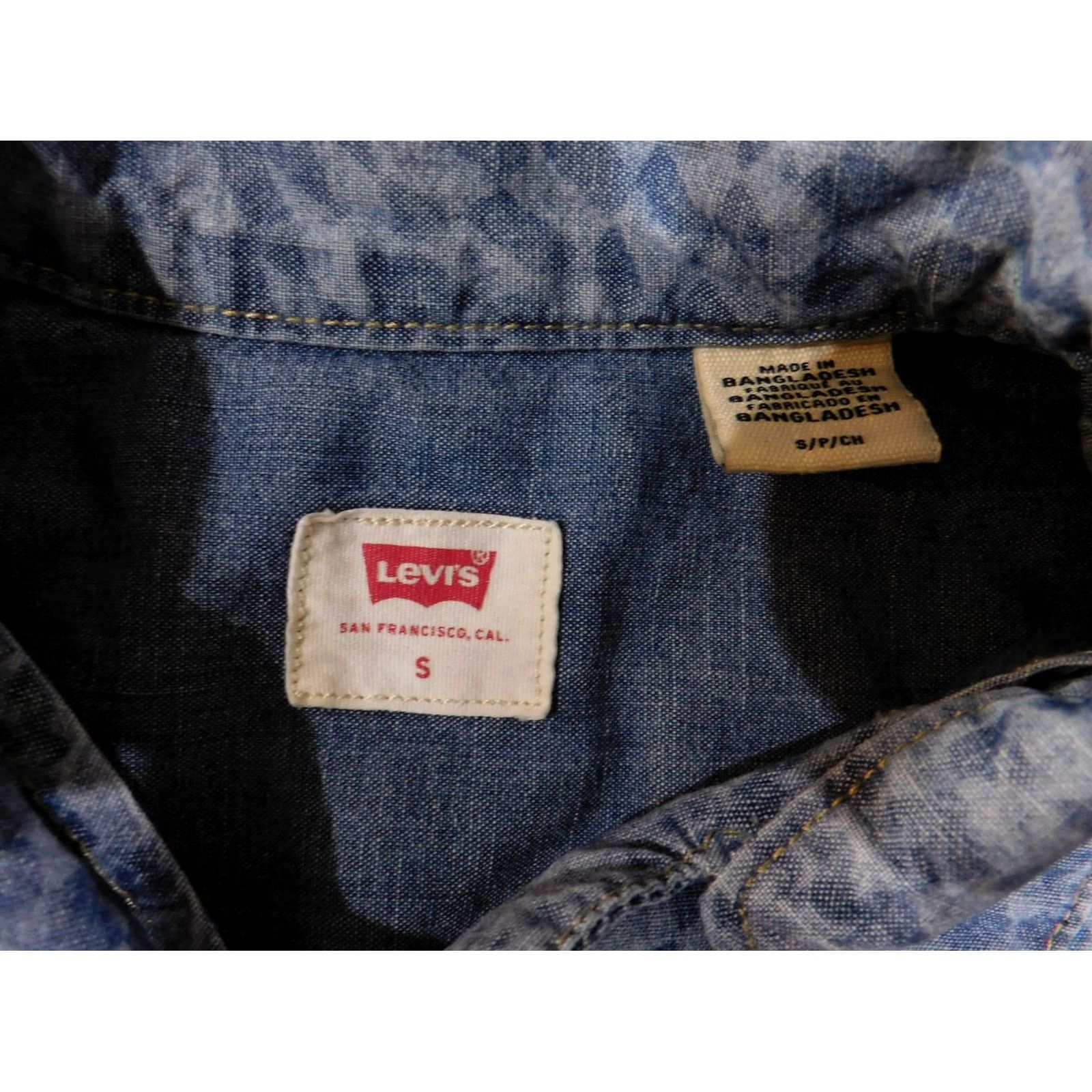 Levi's Levi's Button-Up Shirt Women S Blue Short Sleeve Geometric Pattern Stars Size S / US 4 / IT 40 - 6 Thumbnail
