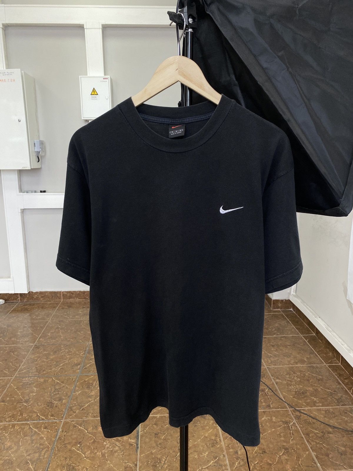 Nike Vintage 90s Nike Swoosh Retro T-Shirt Hype Size US M / EU 48-50 / 2 - 1 Thumbnail