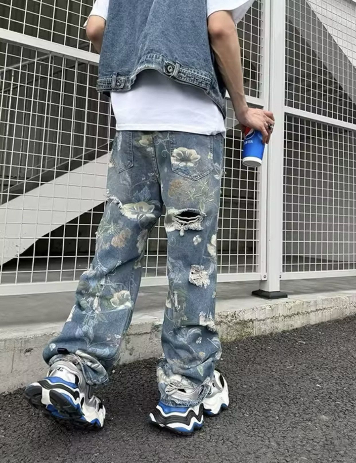 Japanese Brand × Vintage Ropa Y2K Streetwear Flowers Print Ripped Baggy Jeans Pants Size US 35 - 2 Thumbnail