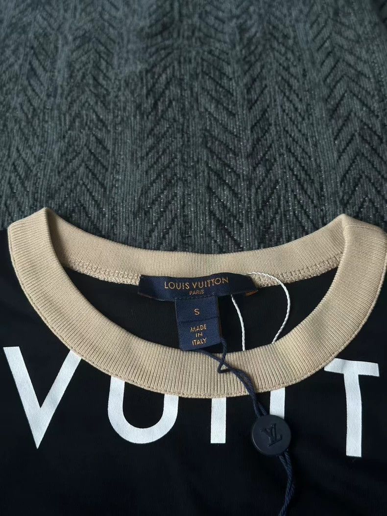 Louis Vuitton Louis Vuitton short sleeves Size US S / EU 44-46 / 1 - 3 Thumbnail