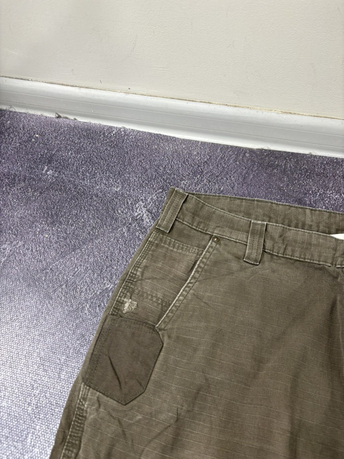 Carhartt Vintage Carhartt Y2K Khaki Workwear Hype Baggy Cargo Pants Size US 40 / EU 56 - 16 Thumbnail