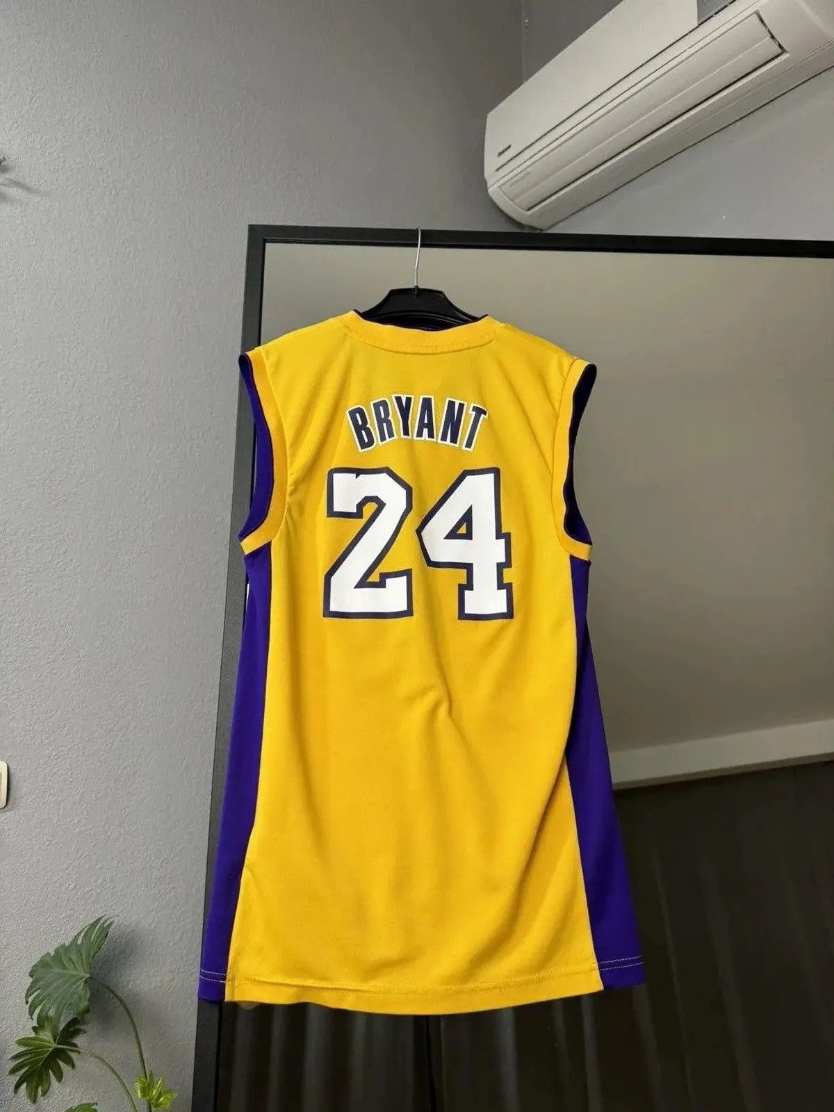 NBA × Vintage Kobe Bryant Los Angeles Lakers adidas Swingman Home Jersey Size US S / EU 44-46 / 1 - 12 Thumbnail