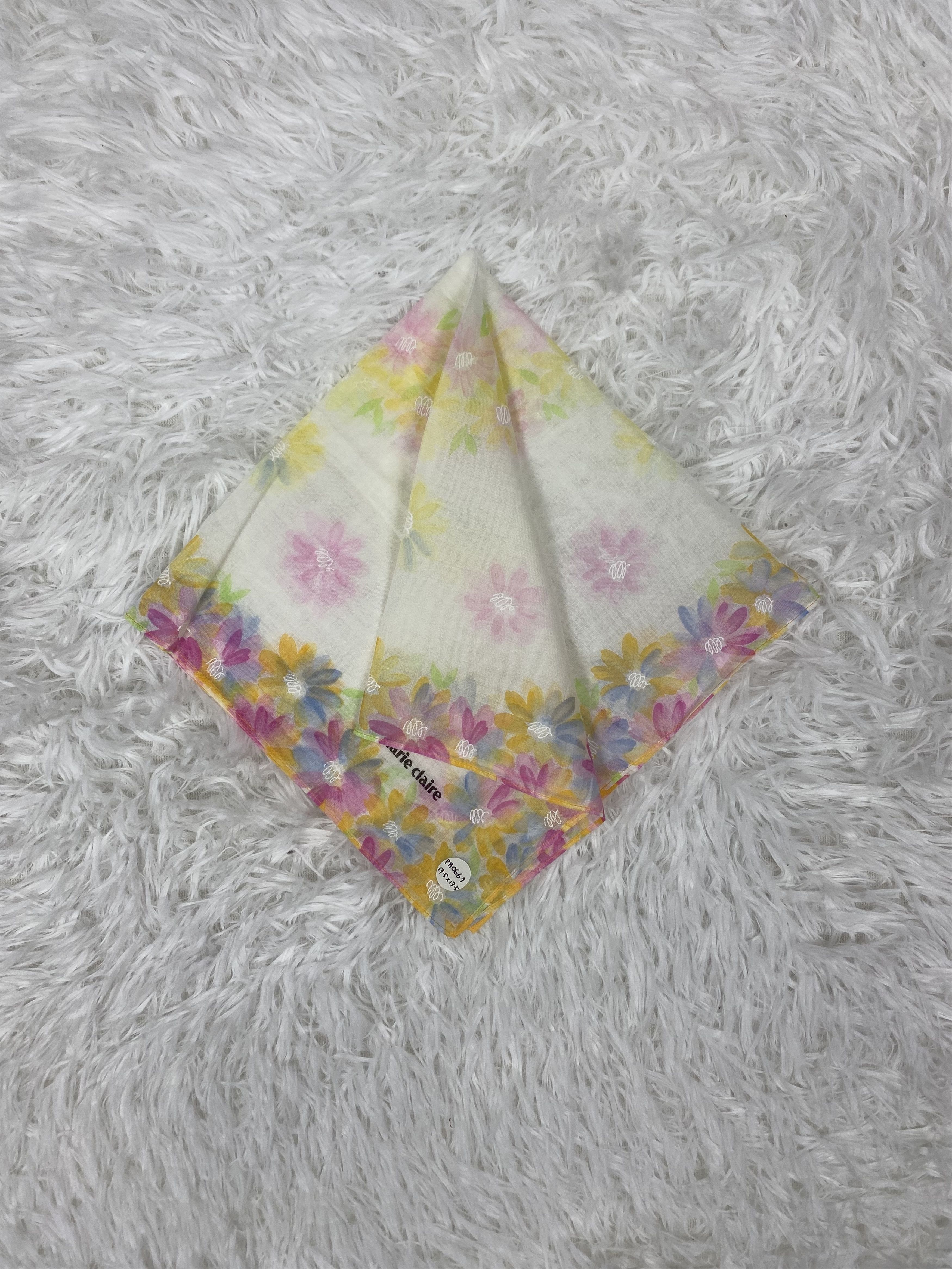 Vintage Vintage Marie Claire Handkerchief Neckerchief PH0667 Size ONE SIZE - 1 Thumbnail