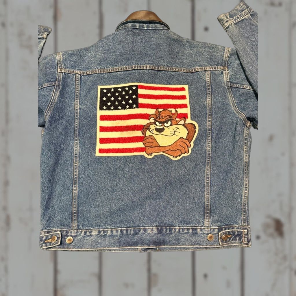 Vintage VINTAGE Warner Bros TAZ Tasmanian Devil Denim Jacket Large Unisex Adults 90s Leather Collar Blue Jean Style, USA Size US L / EU 52-54 / 3 - 1 Thumbnail