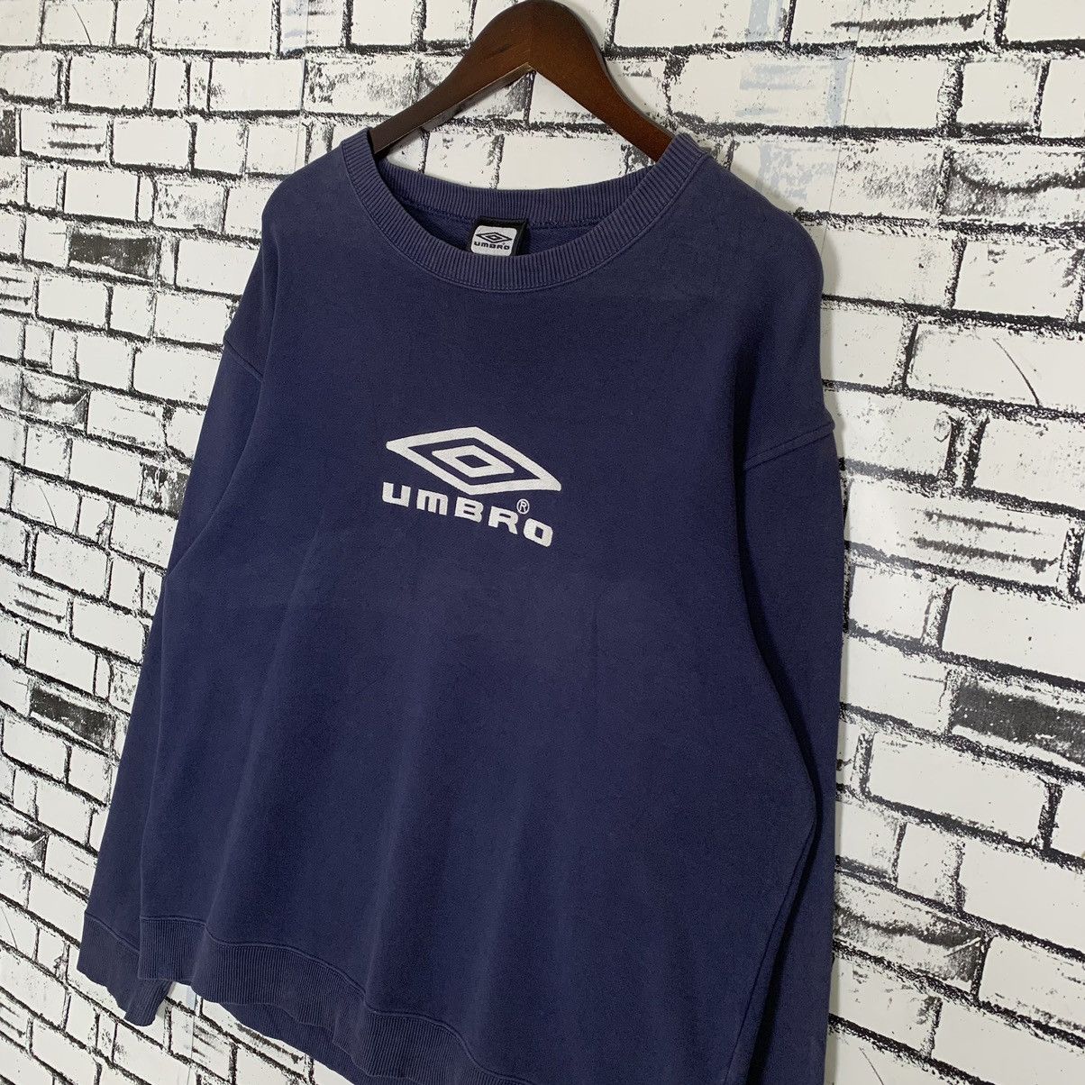 Umbro Vintage Sportwear Brand Umbro Descente Big Logo Sweatshirt Size US L / EU 52-54 / 3 - 3 Thumbnail