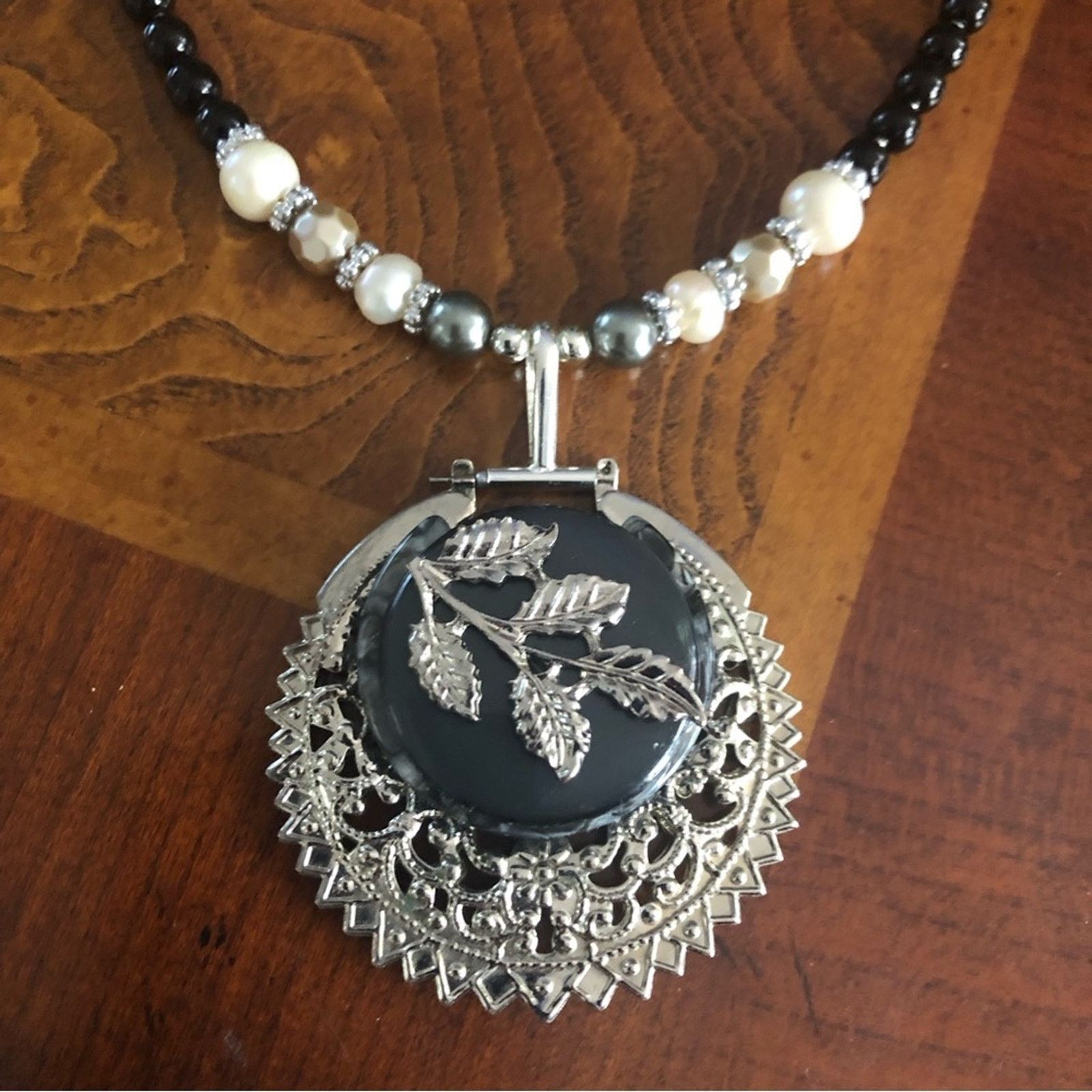 Handmade Handcrafted repurpose filigree leaf Pearl necklace Size ONE SIZE - 11 Thumbnail