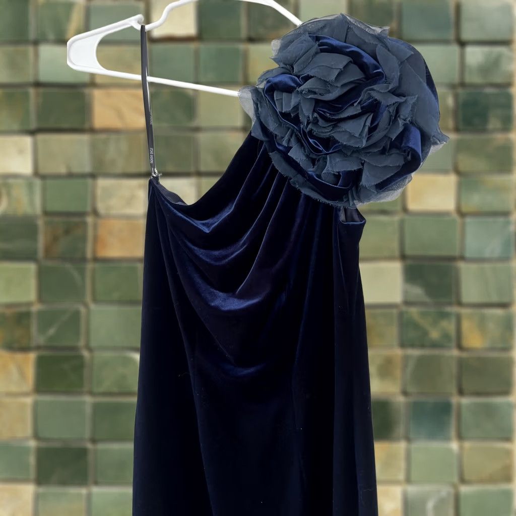 Tadashi Shoji VINTAGE Tadashi Shoji Dress Womens Medium Navy Velvet One Shoulder Rosette Cocktail Size M / US 6-8 / IT 42-44 - 1 Thumbnail