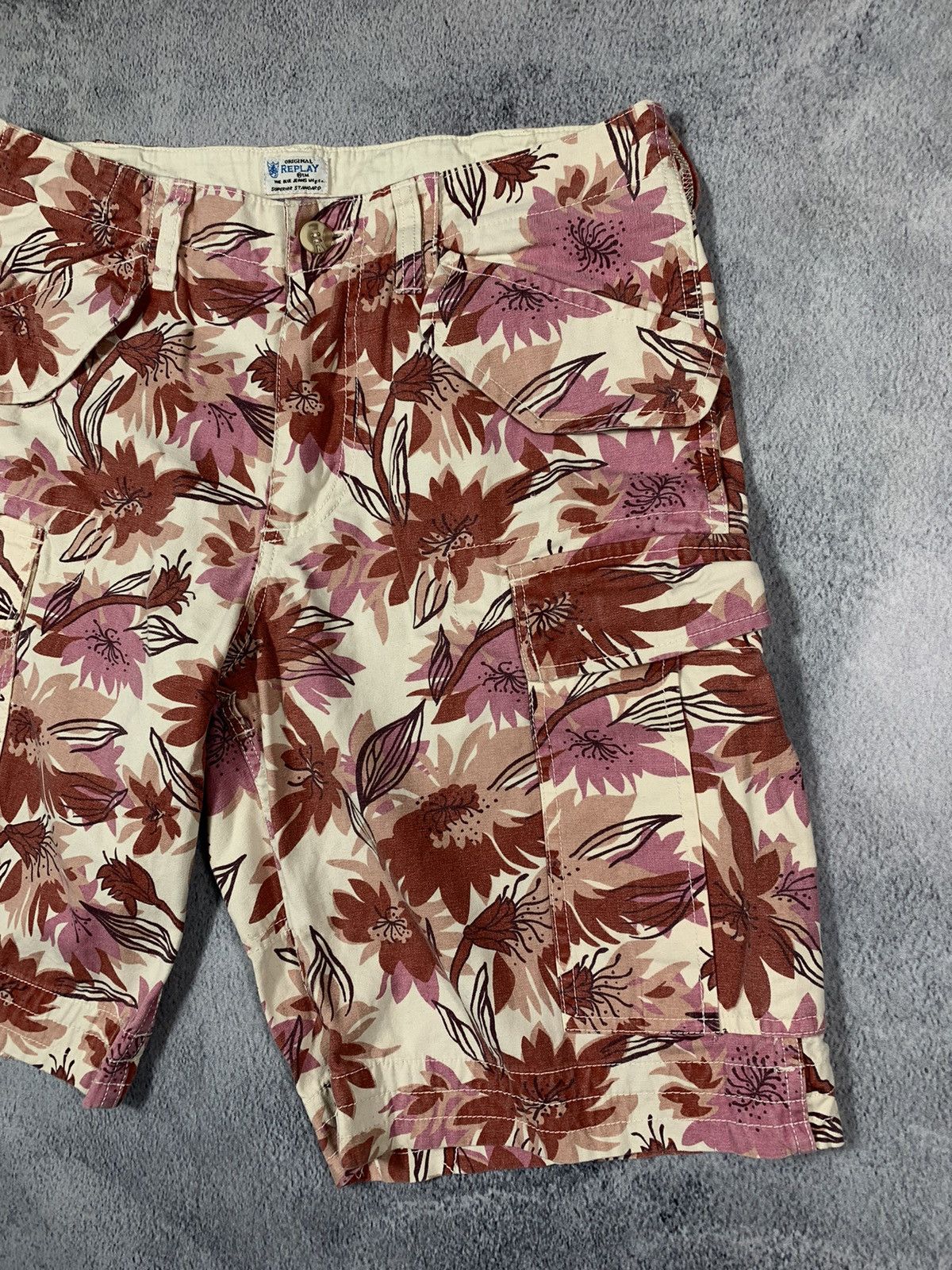 Vintage Vintage Y2K style Replay cargo shorts Japanese serf size 30 Size US 30 / EU 46 - 3 Thumbnail