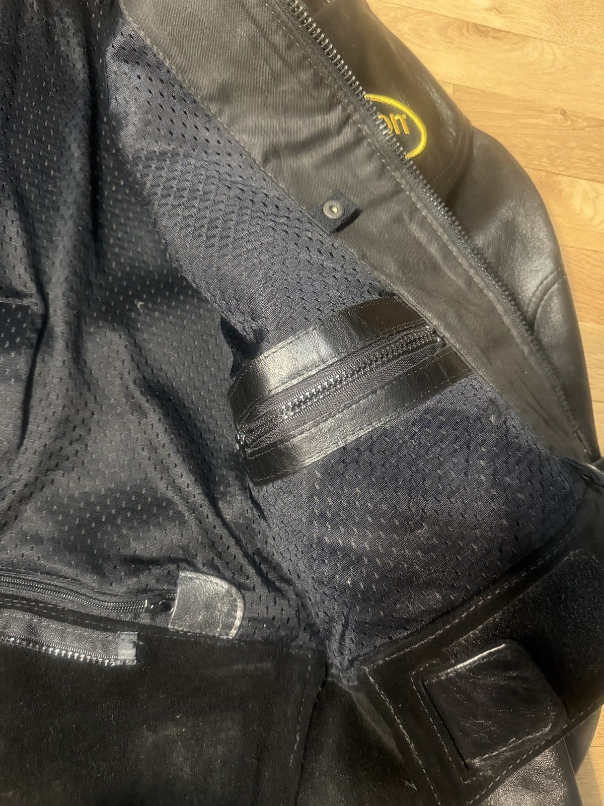 Vanson Leathers × Vintage Vintage Vanson Leather Jacket Yellow Embroidery Sz 44 Size US S / EU 44-46 / 1 - 7 Thumbnail