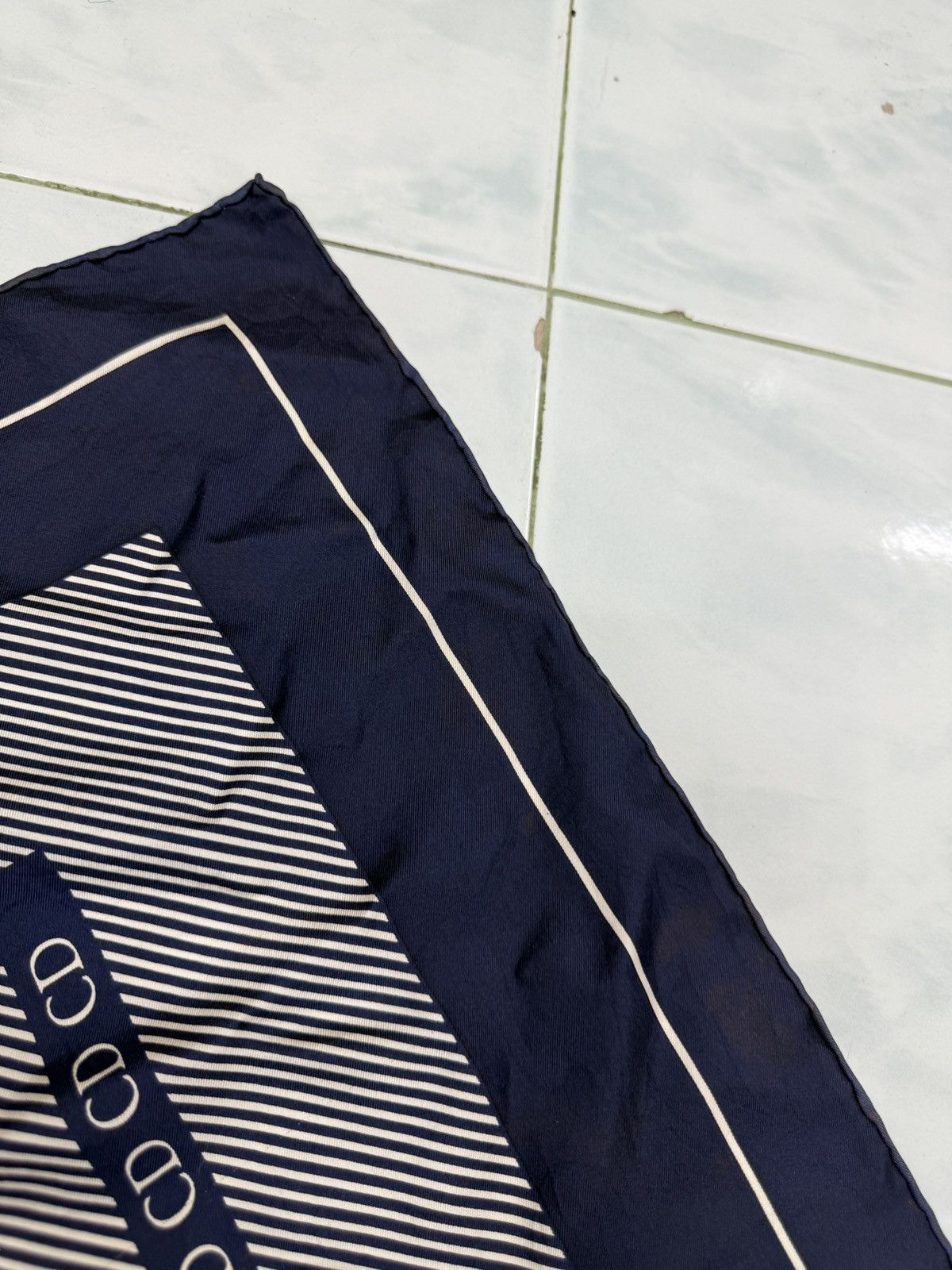 Christian Dior Monsieur 🔥🔥🔥Christian Dior silk scarf featuring a large "CD" monogram Size ONE SIZE - 9 Thumbnail