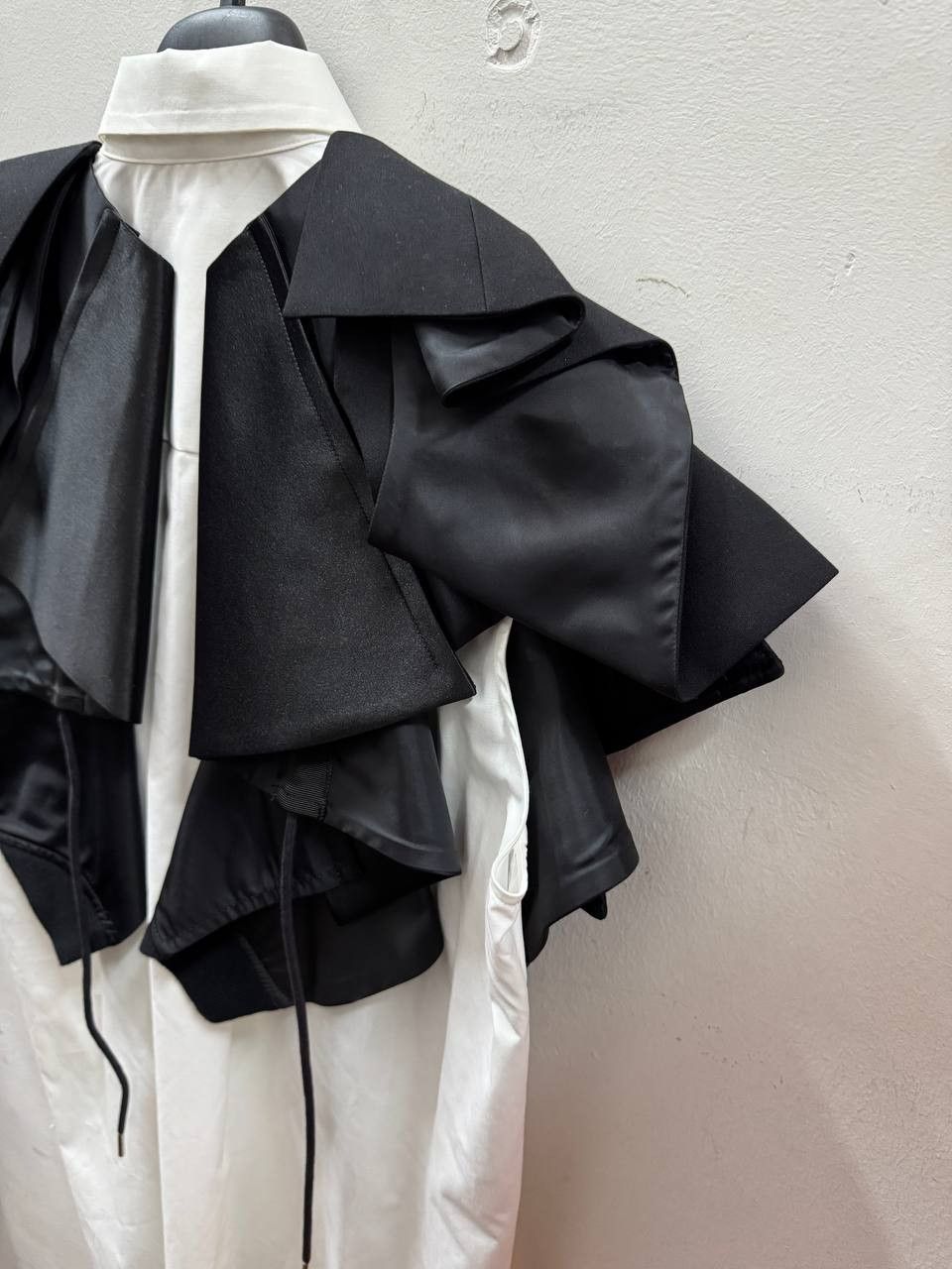 Sacai SS22 Sacai Pleated Ruffle Sleeveless Shirt Size L / US 10 / IT 46 - 4 Thumbnail