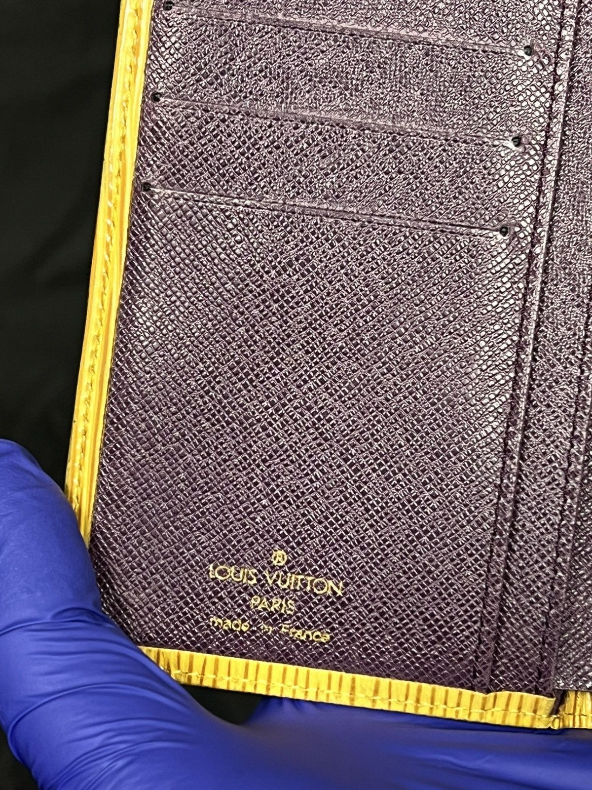 Louis Vuitton Louis Vuitton compact Epi Leather wallet 1997 France Tassil Size ONE SIZE - 8 Thumbnail