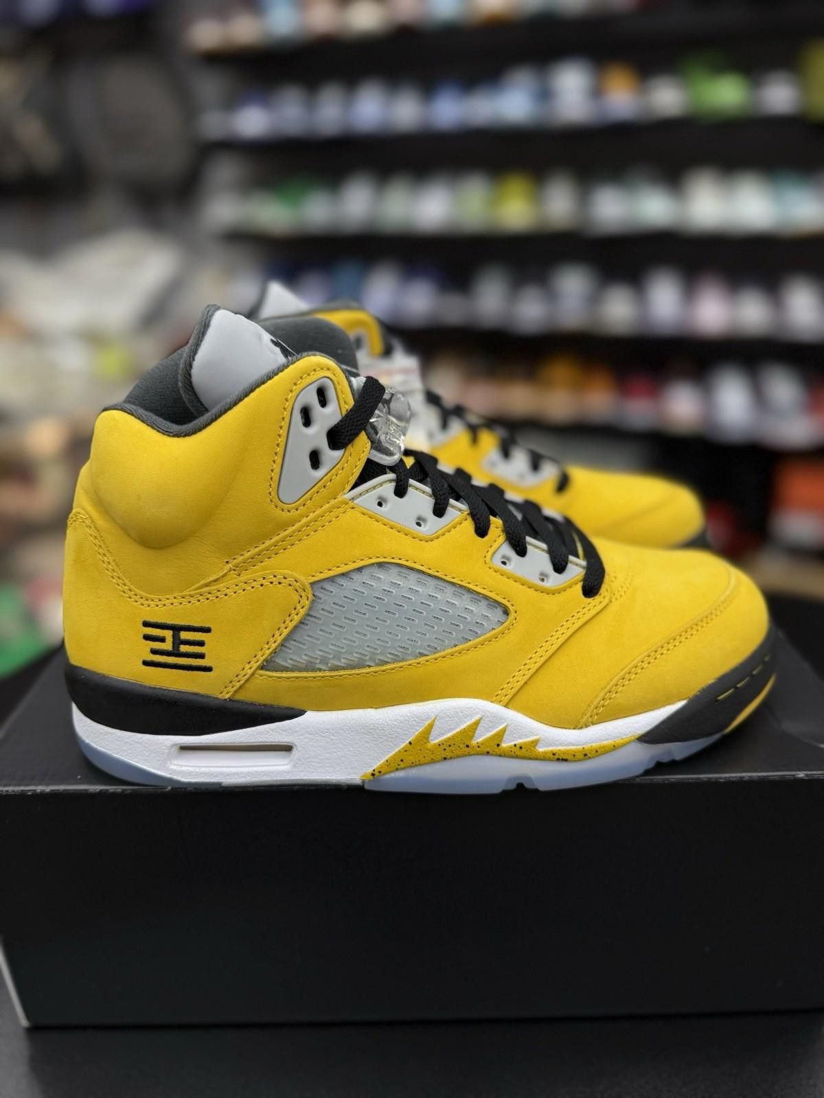Jordan Brand Air Jordan 5 Retro Tokyo T23 (2025) IO3372-700 New (7.5) Size US 7.5 / EU 40-41 - 1 Thumbnail