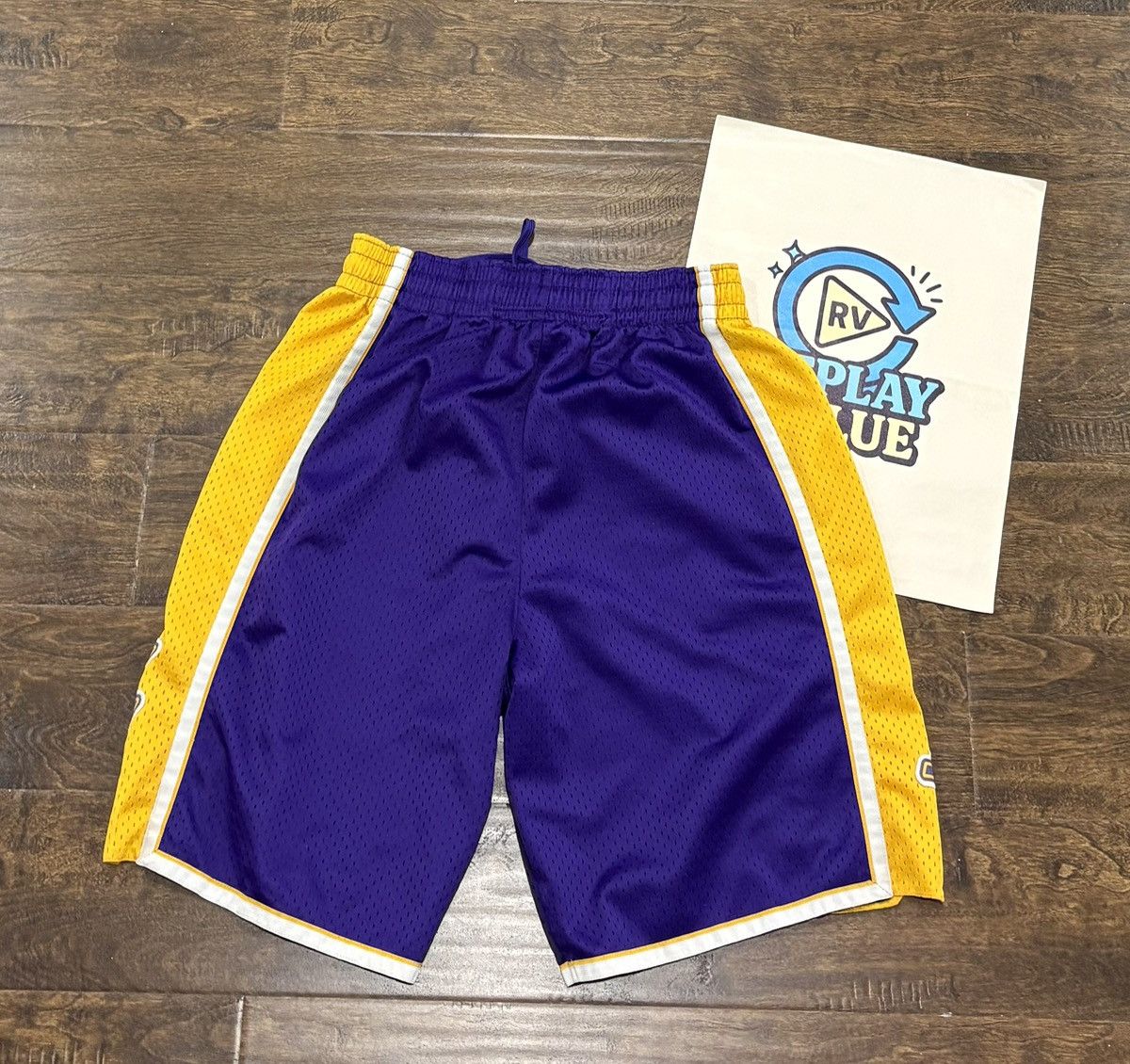 Adidas Y2K ADIDAS LOS ANGELES LAKERS MESH SHORTS Size US 34 / EU 50 - 2 Thumbnail