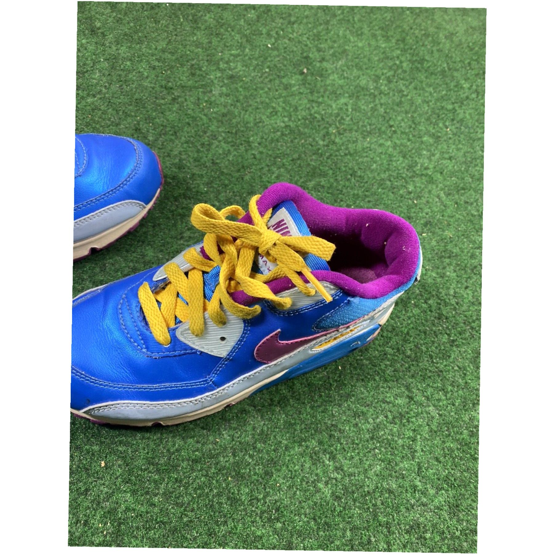 Nike Nike Air Max Sz 3Y Yellow Laces Fast Shipping Size US 5 / IT 35 - 2 Thumbnail