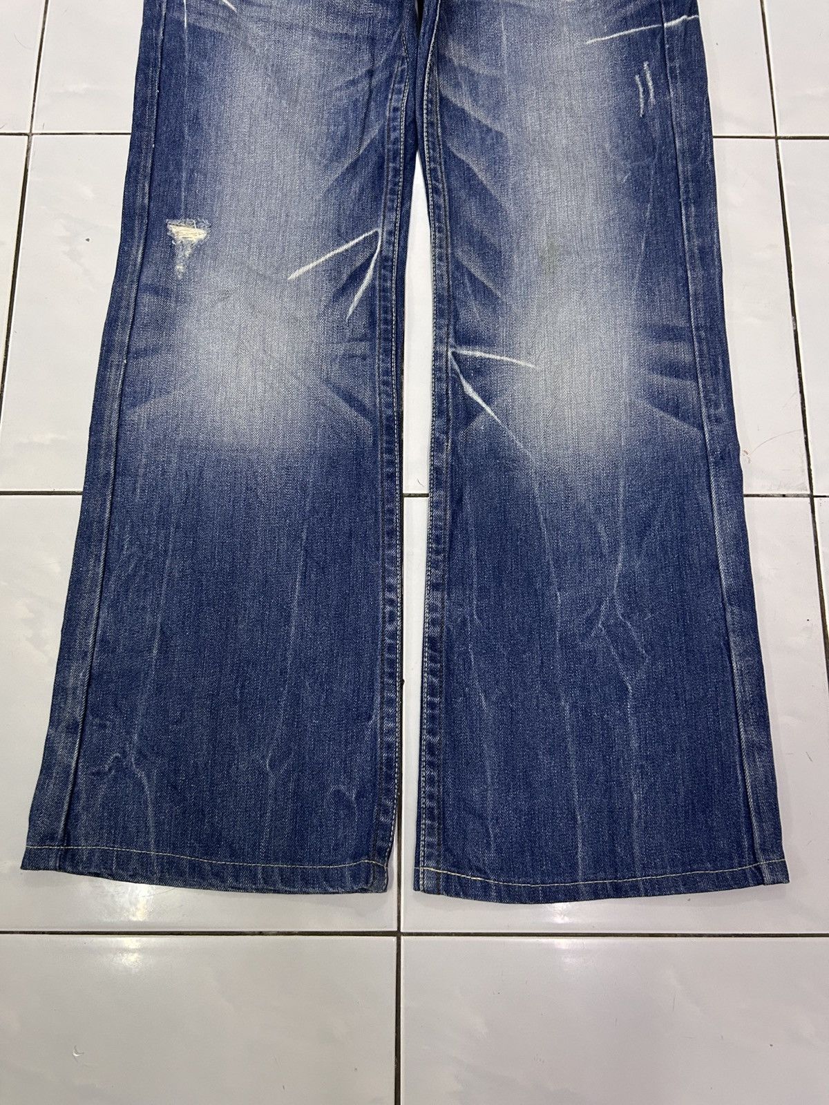 Japanese Brand × Vintage Red Pepper Y2K Wide-Leg Flare Distressed Jeans Embroidered Size US 30 / EU 46 - 21 Thumbnail