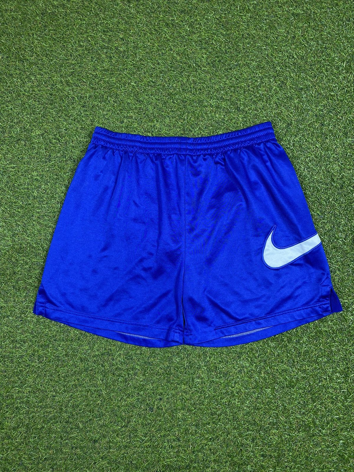 Nike Vintage 90s Nike shorts big swoosh streetwear size S Size US 30 / EU 46 - 2 Thumbnail