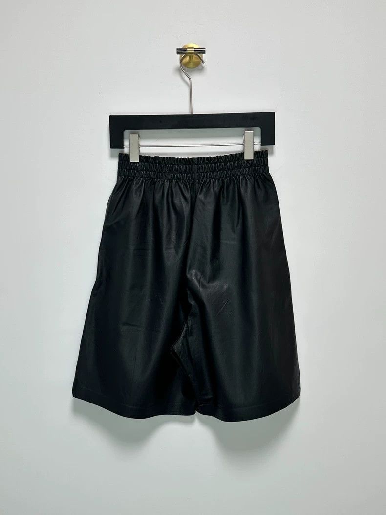 Bottega Veneta Bottega Veneta Black Leather Boxing Shorts-yf-2508 Size US 30 / EU 46 - 2 Thumbnail