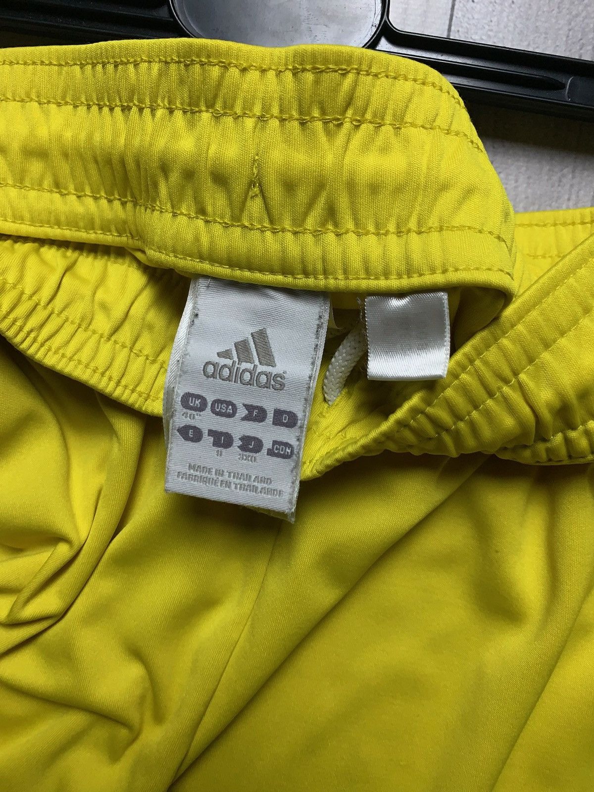 Adidas × Vintage Vintage adidas Liverpool soccer shorts size XL yellow rare Size US 38 / EU 54 - 4 Thumbnail